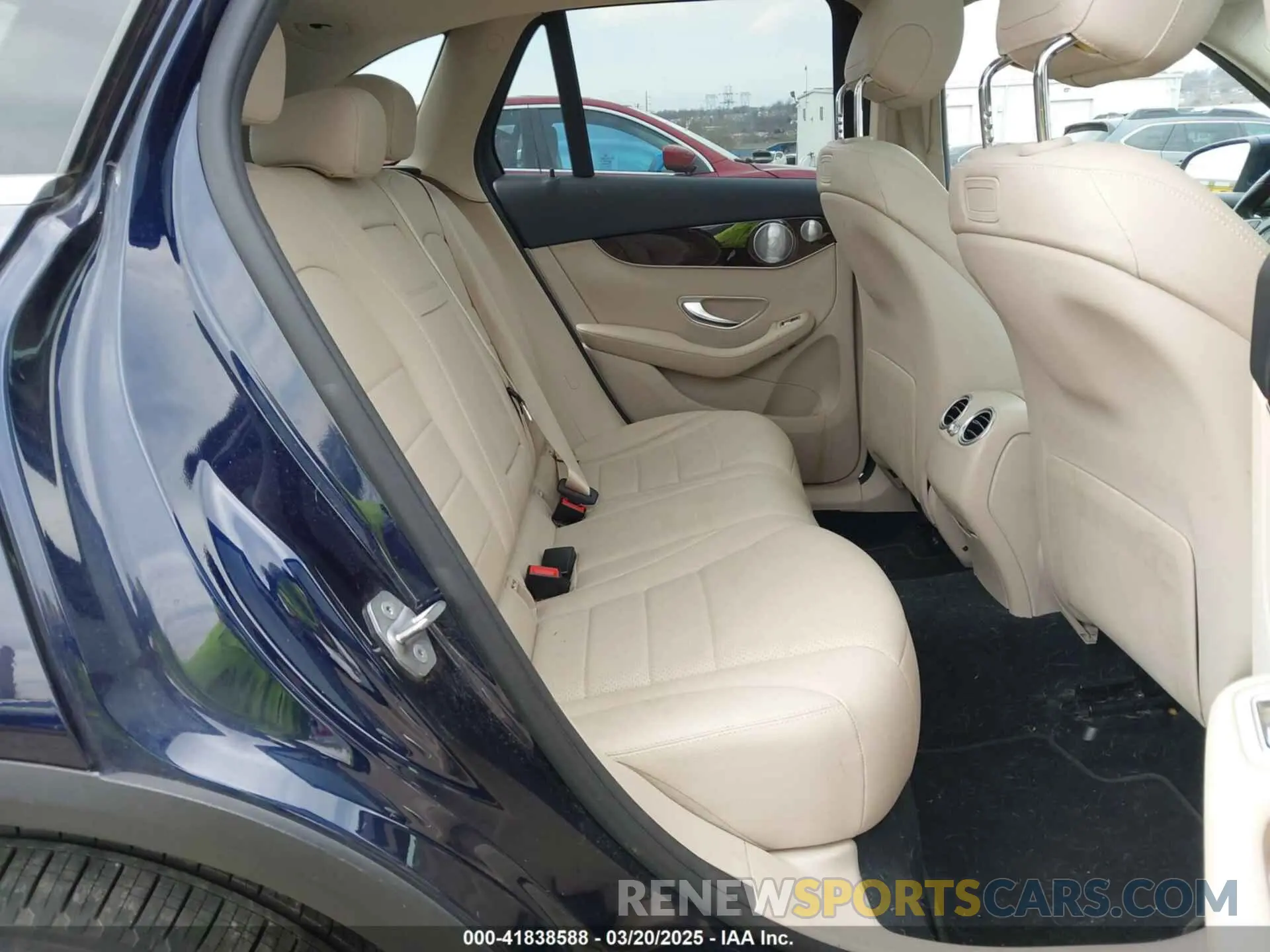 8 fotografías del automóvil dañado WDC0G4KB3KV117959 MERCEDES-BENZ GLC 300 2019