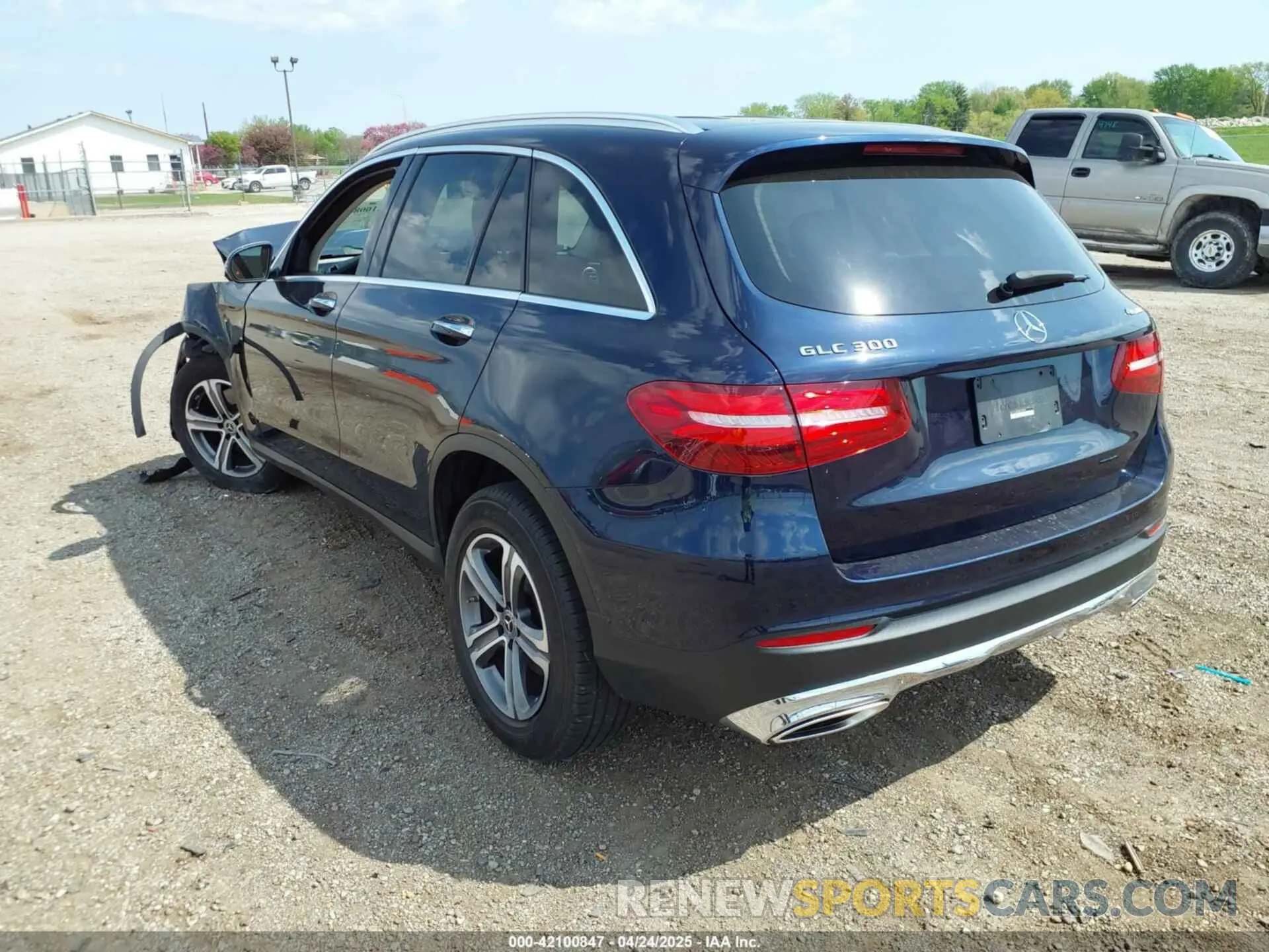 3 fotografías del automóvil dañado WDC0G4KB5KF626915 MERCEDES-BENZ GLC 300 2019