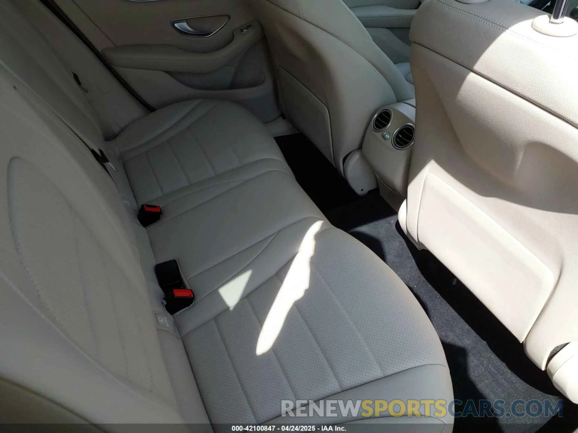 8 fotografías del automóvil dañado WDC0G4KB5KF626915 MERCEDES-BENZ GLC 300 2019