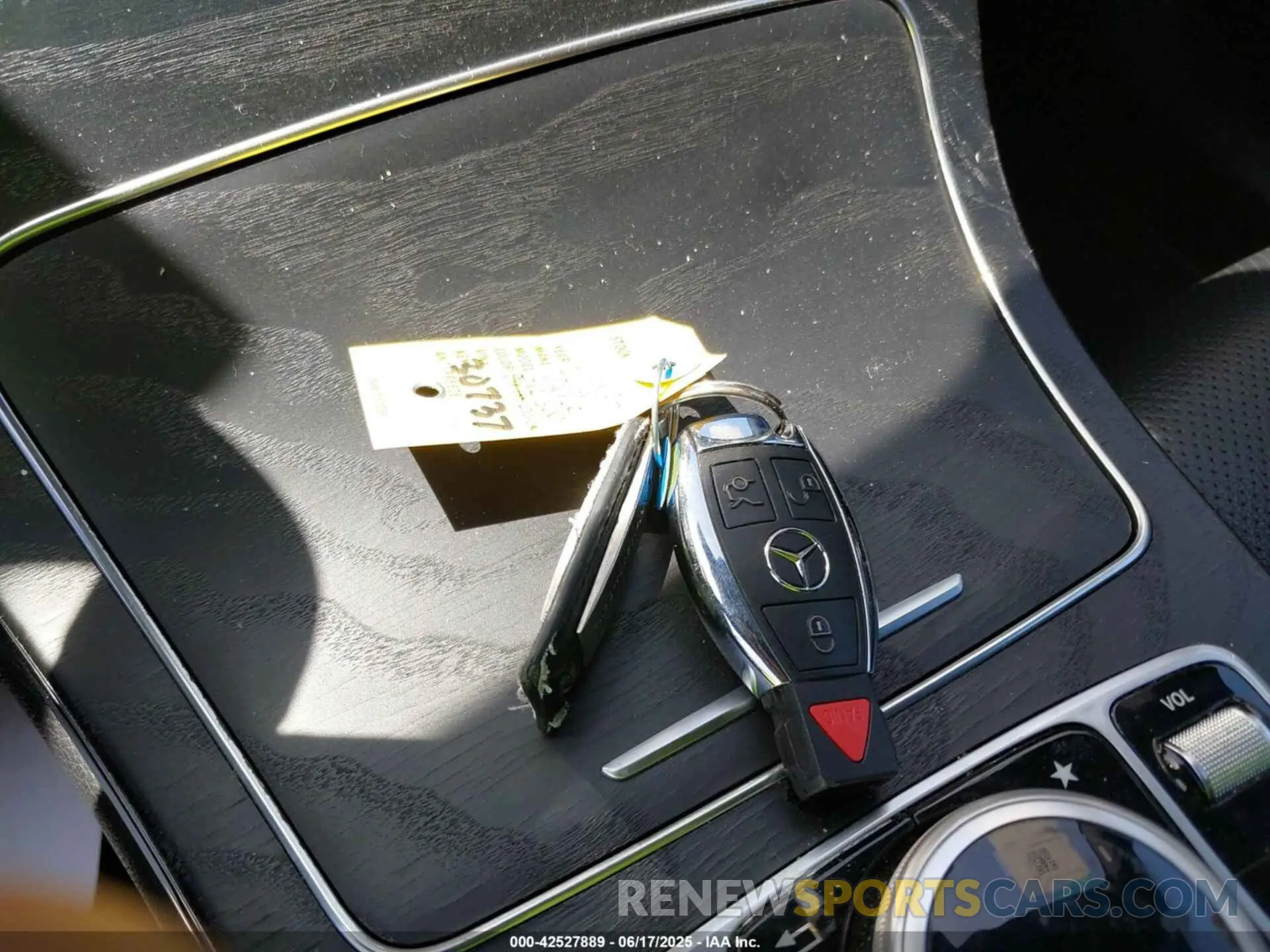 11 fotografías del automóvil dañado WDC0G4KB5KV151983 MERCEDES-BENZ GLC 300 2019