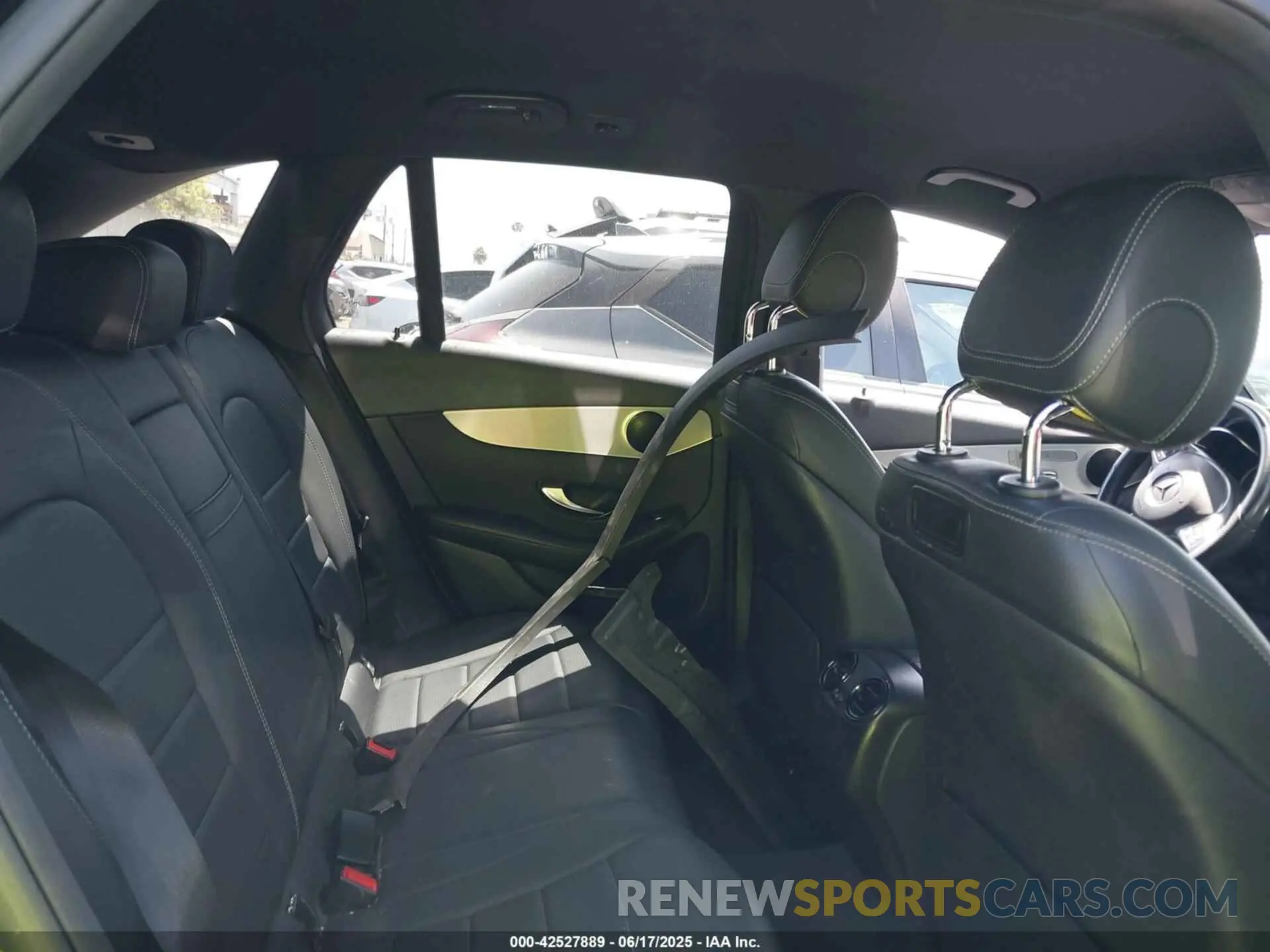 8 fotografías del automóvil dañado WDC0G4KB5KV151983 MERCEDES-BENZ GLC 300 2019