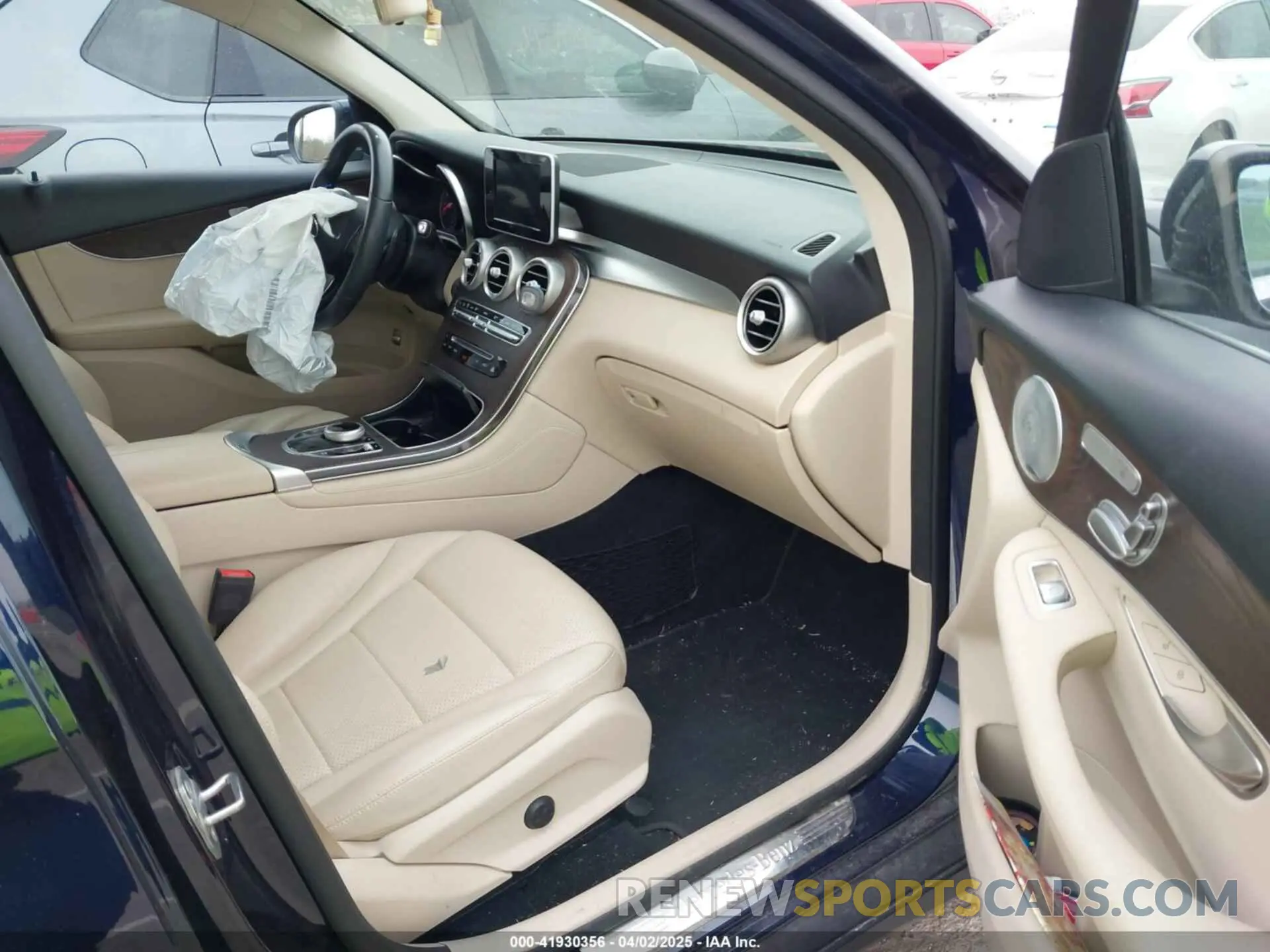5 fotografías del automóvil dañado WDC0G4KB6KV169649 MERCEDES-BENZ GLC 300 2019