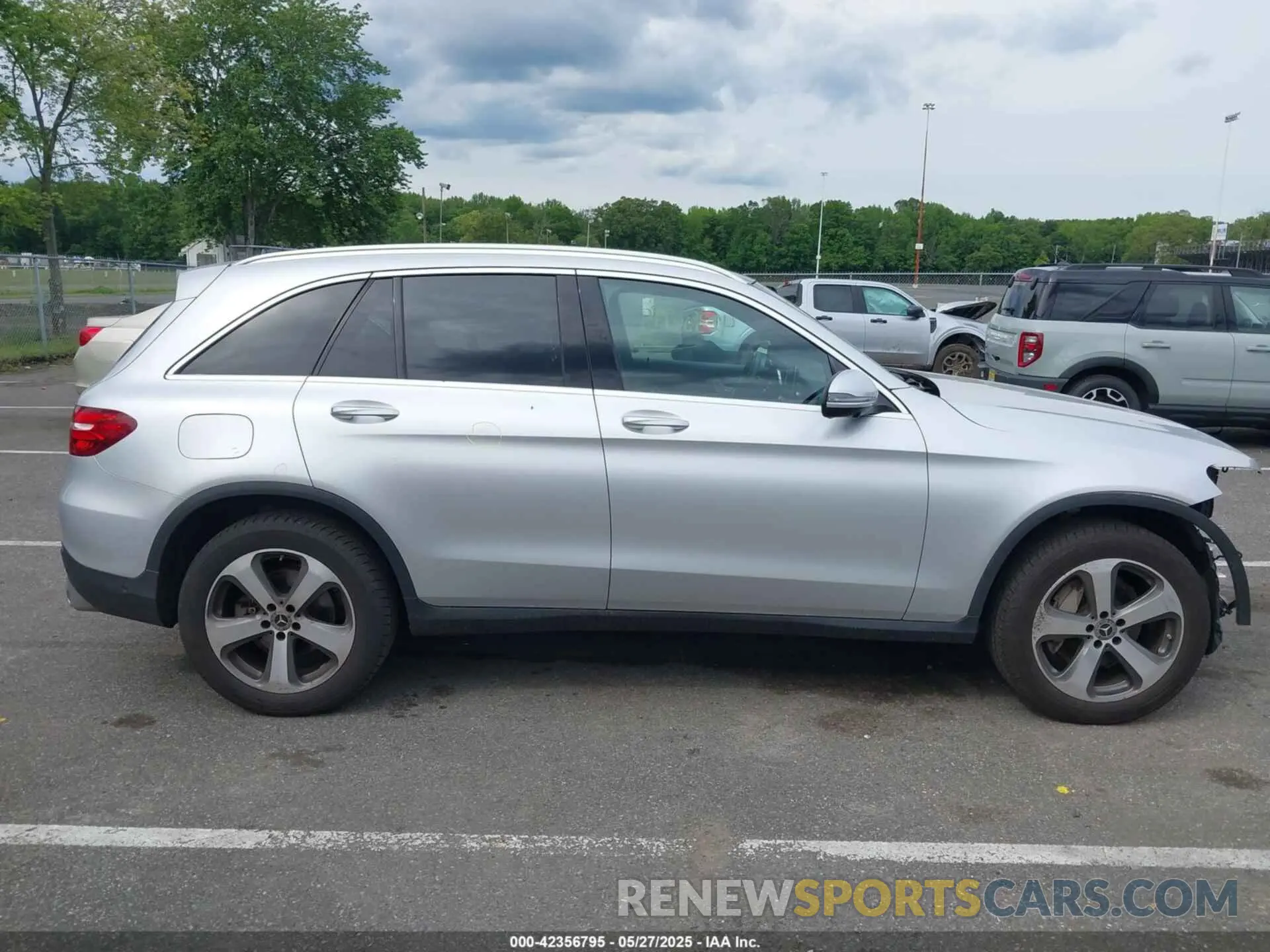 13 fotografías del automóvil dañado WDC0G4KB7KF626348 MERCEDES-BENZ GLC 300 2019