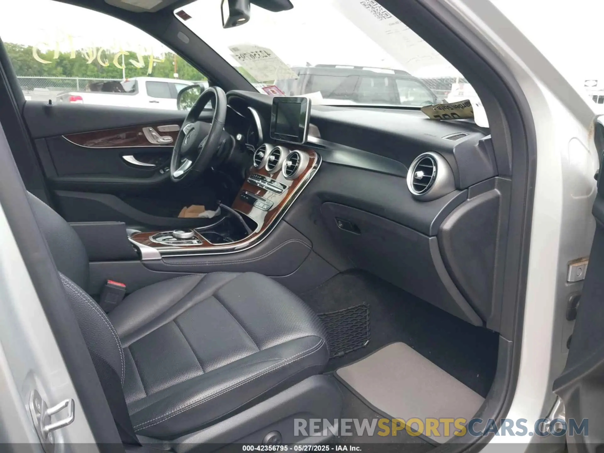 5 fotografías del automóvil dañado WDC0G4KB7KF626348 MERCEDES-BENZ GLC 300 2019