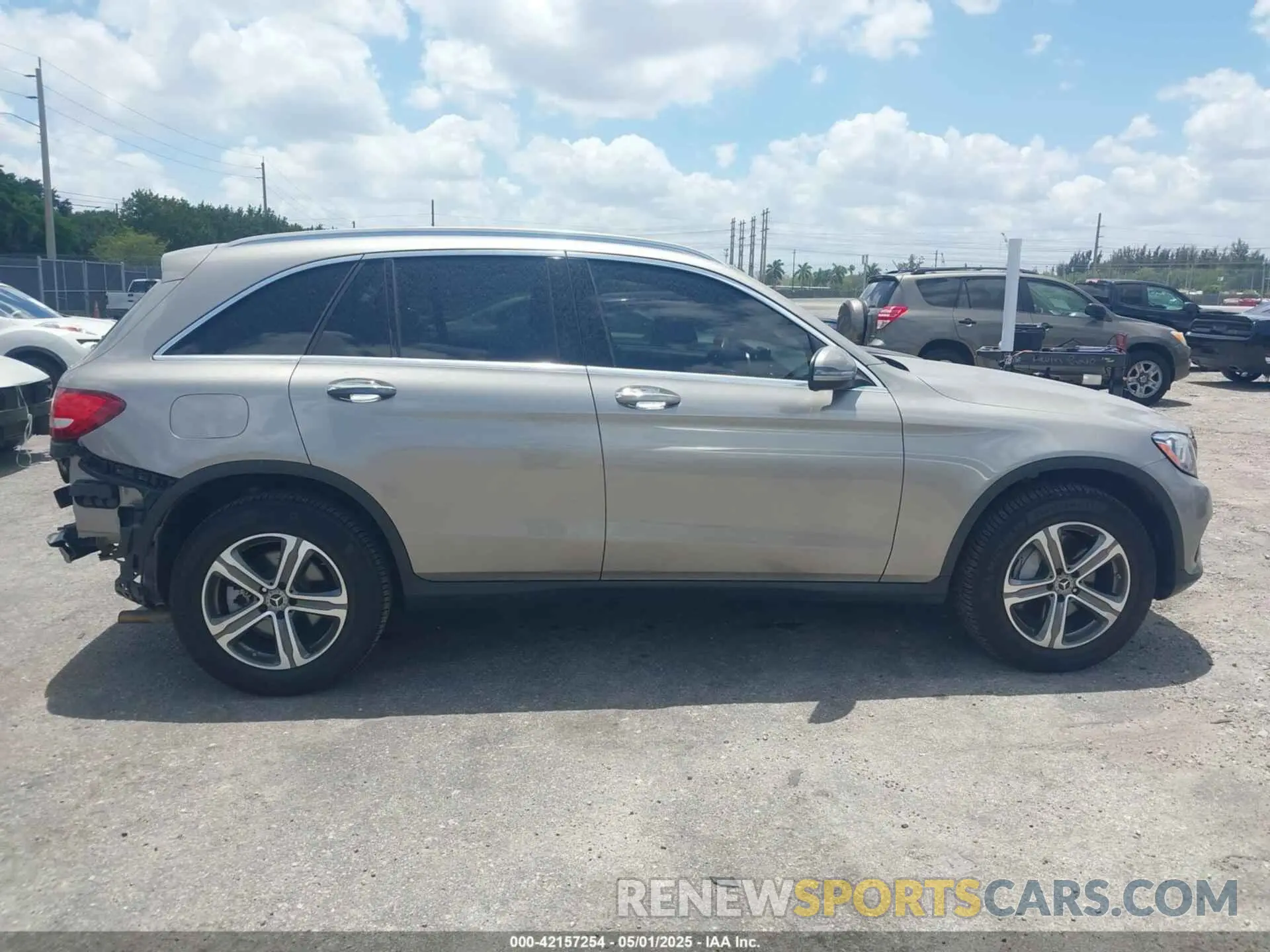14 fotografías del automóvil dañado WDC0G4KB7KV120167 MERCEDES-BENZ GLC 300 2019