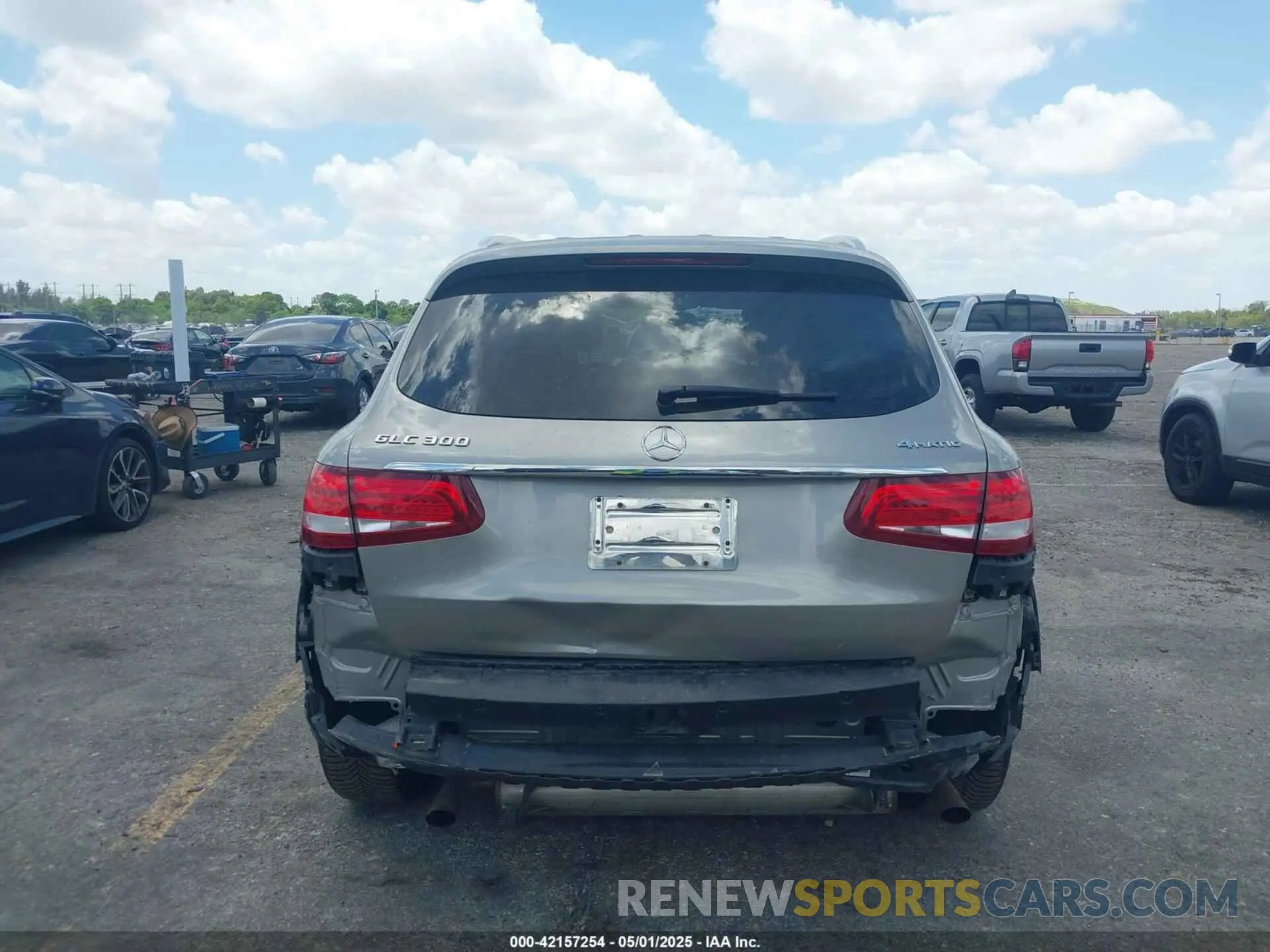 17 fotografías del automóvil dañado WDC0G4KB7KV120167 MERCEDES-BENZ GLC 300 2019
