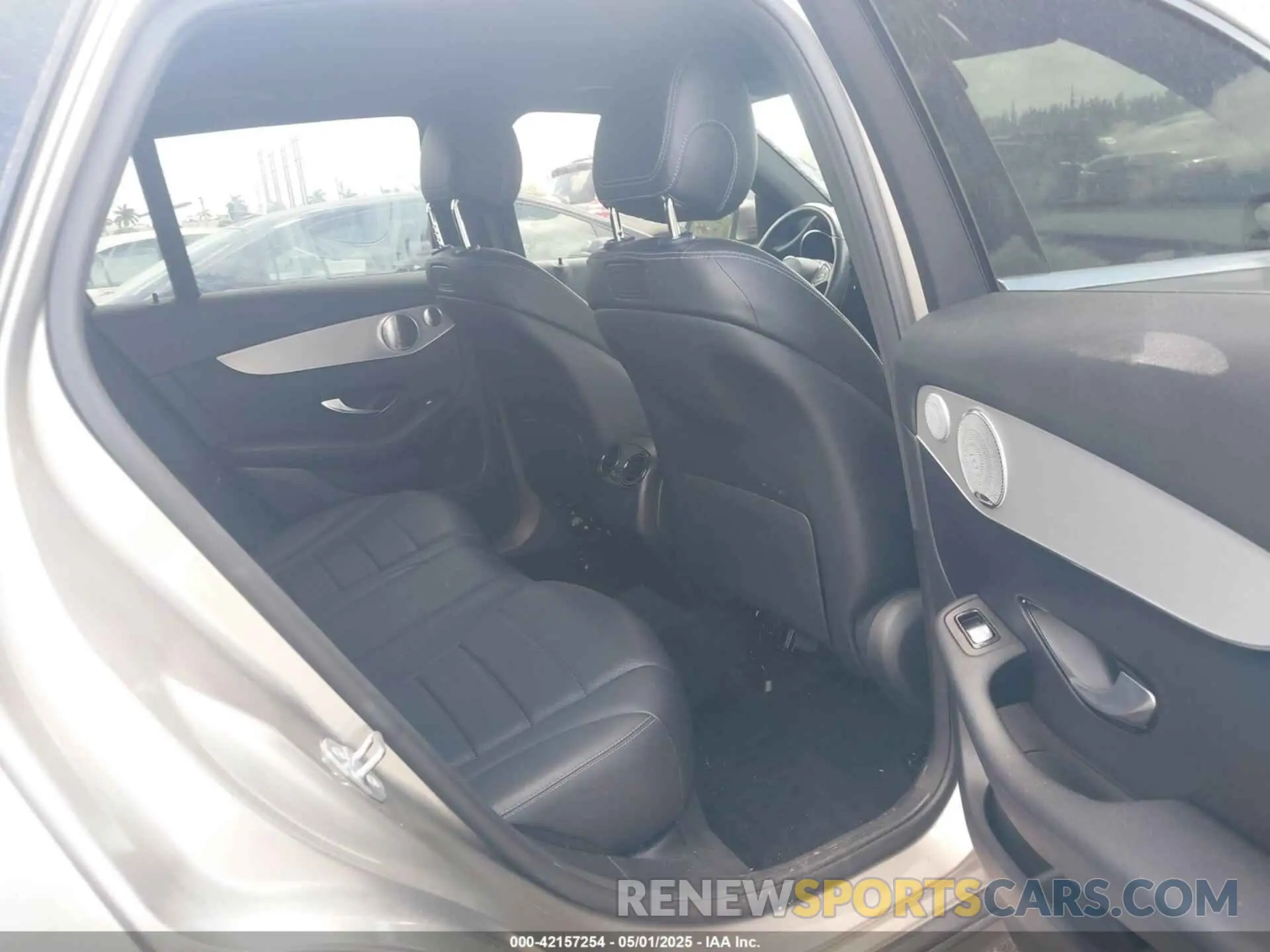 8 fotografías del automóvil dañado WDC0G4KB7KV120167 MERCEDES-BENZ GLC 300 2019