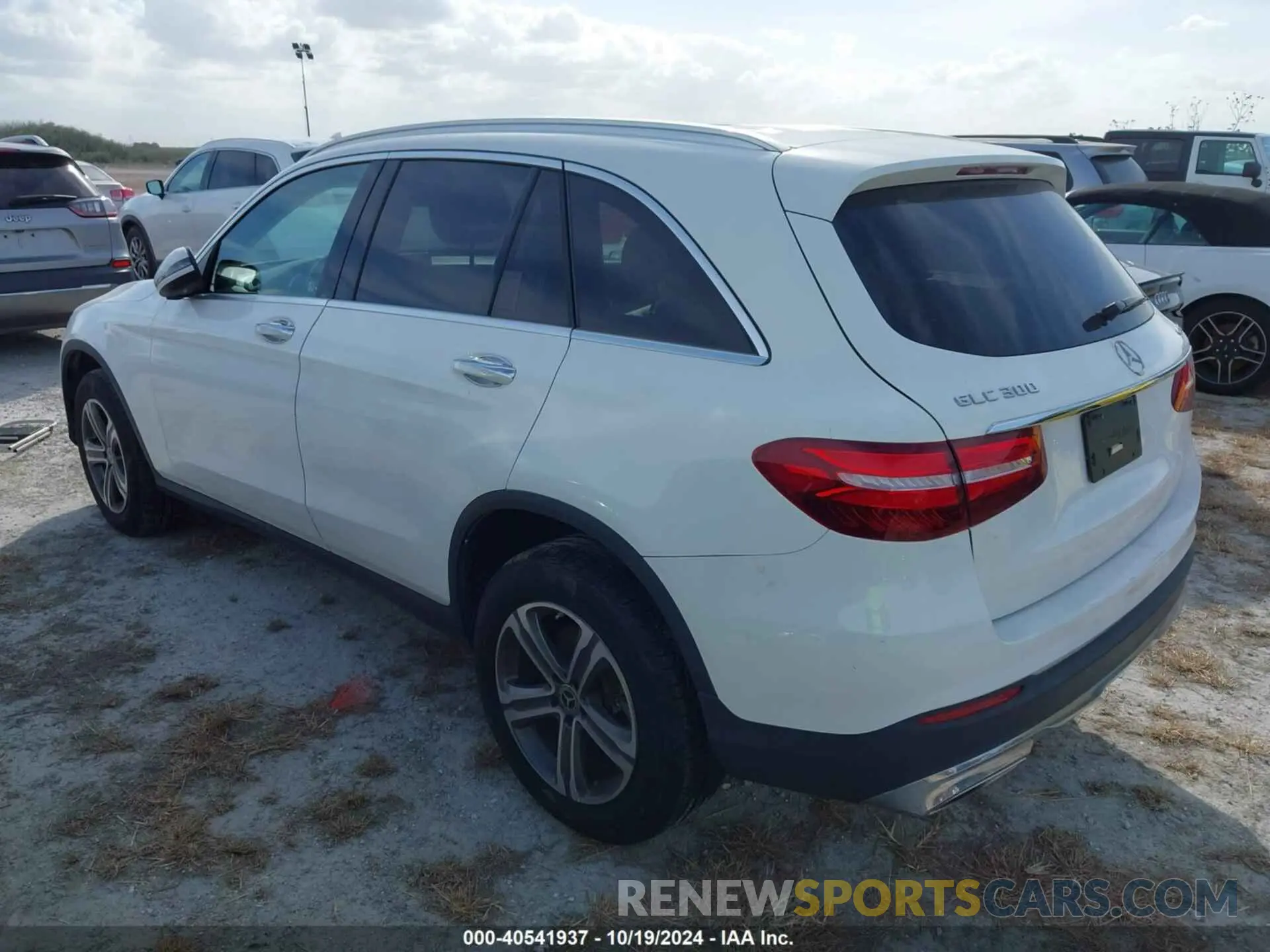 3 fotografías del automóvil dañado WDC0G4KB9KF548610 MERCEDES-BENZ GLC 300 2019
