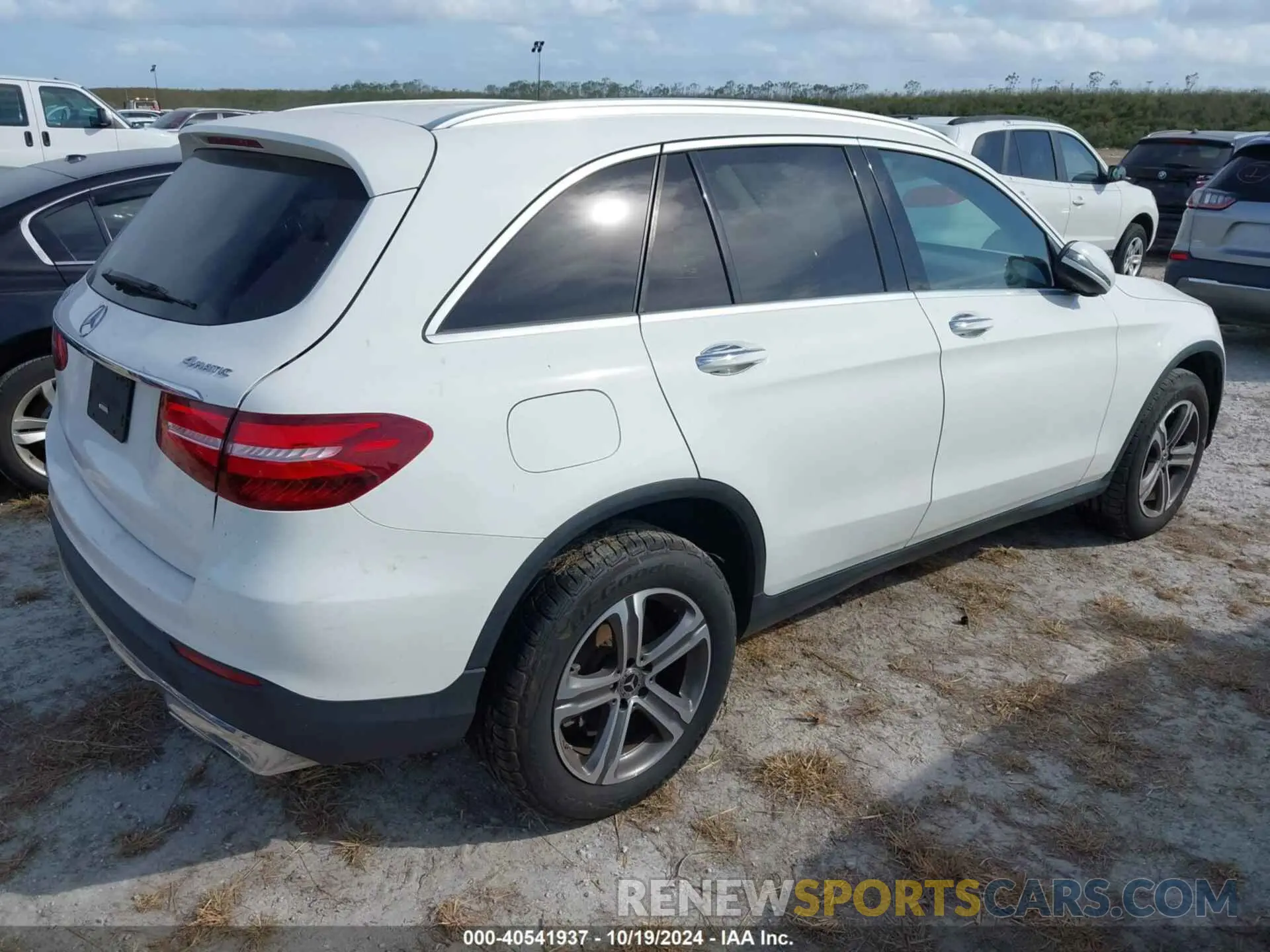 4 fotografías del automóvil dañado WDC0G4KB9KF548610 MERCEDES-BENZ GLC 300 2019