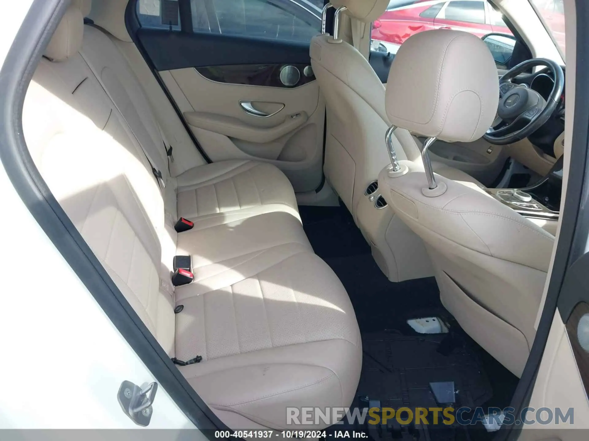 8 fotografías del automóvil dañado WDC0G4KB9KF548610 MERCEDES-BENZ GLC 300 2019