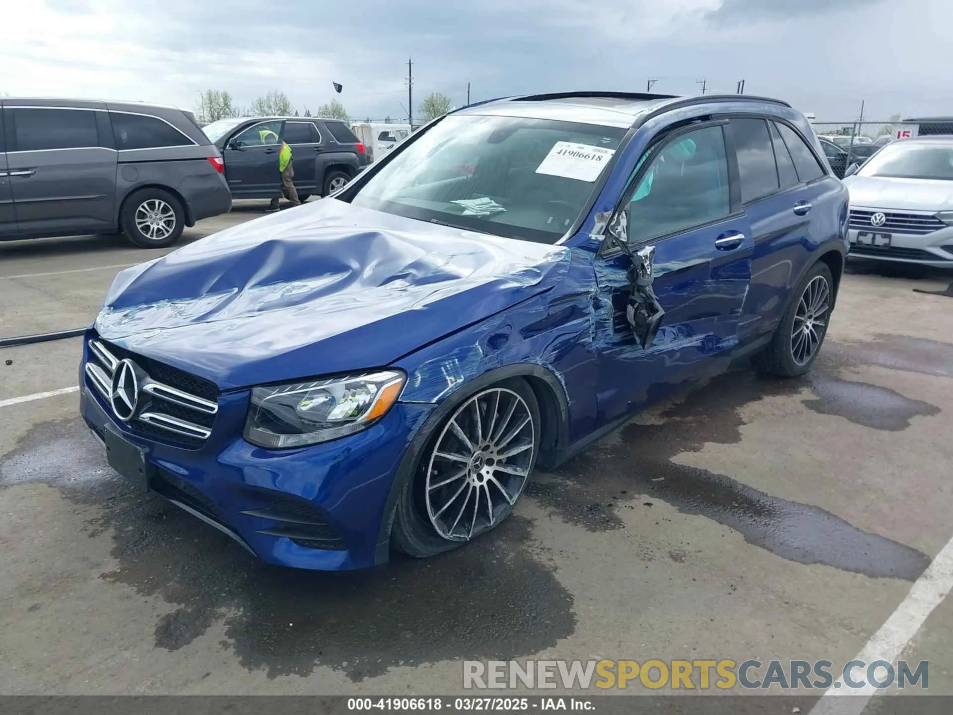 2 fotografías del automóvil dañado WDC0G4KBXKV175924 MERCEDES-BENZ GLC 300 2019