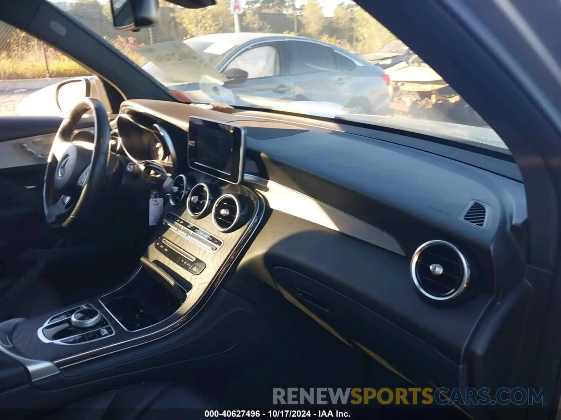 5 fotografías del automóvil dañado WDC0G4KBXKV191833 MERCEDES-BENZ GLC 300 2019