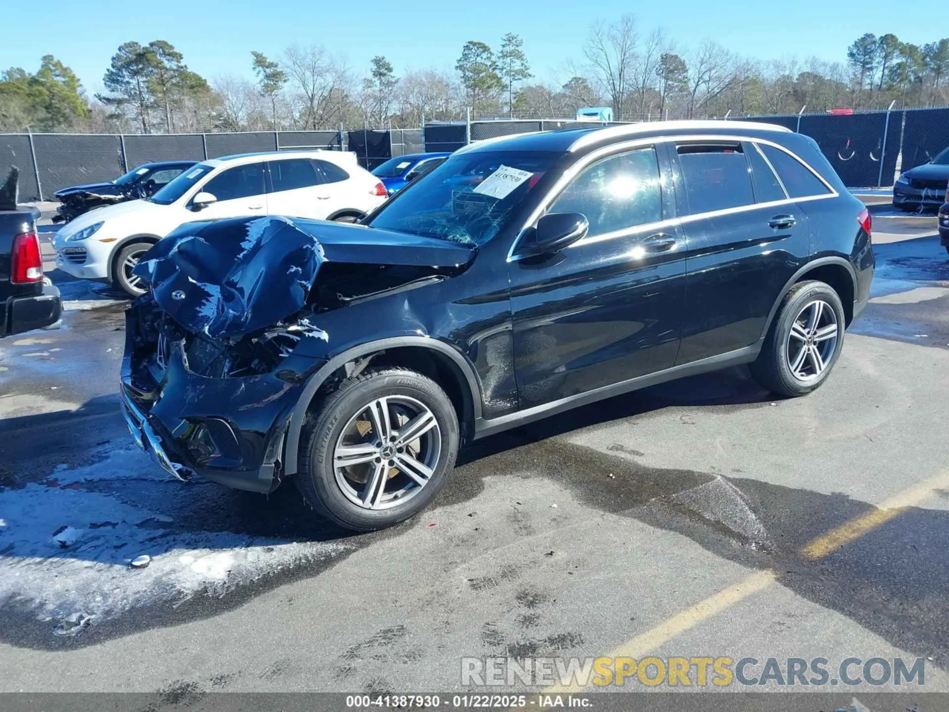 2 fotografías del automóvil dañado W1N0G8DB0LF766066 MERCEDES-BENZ GLC 300 2020