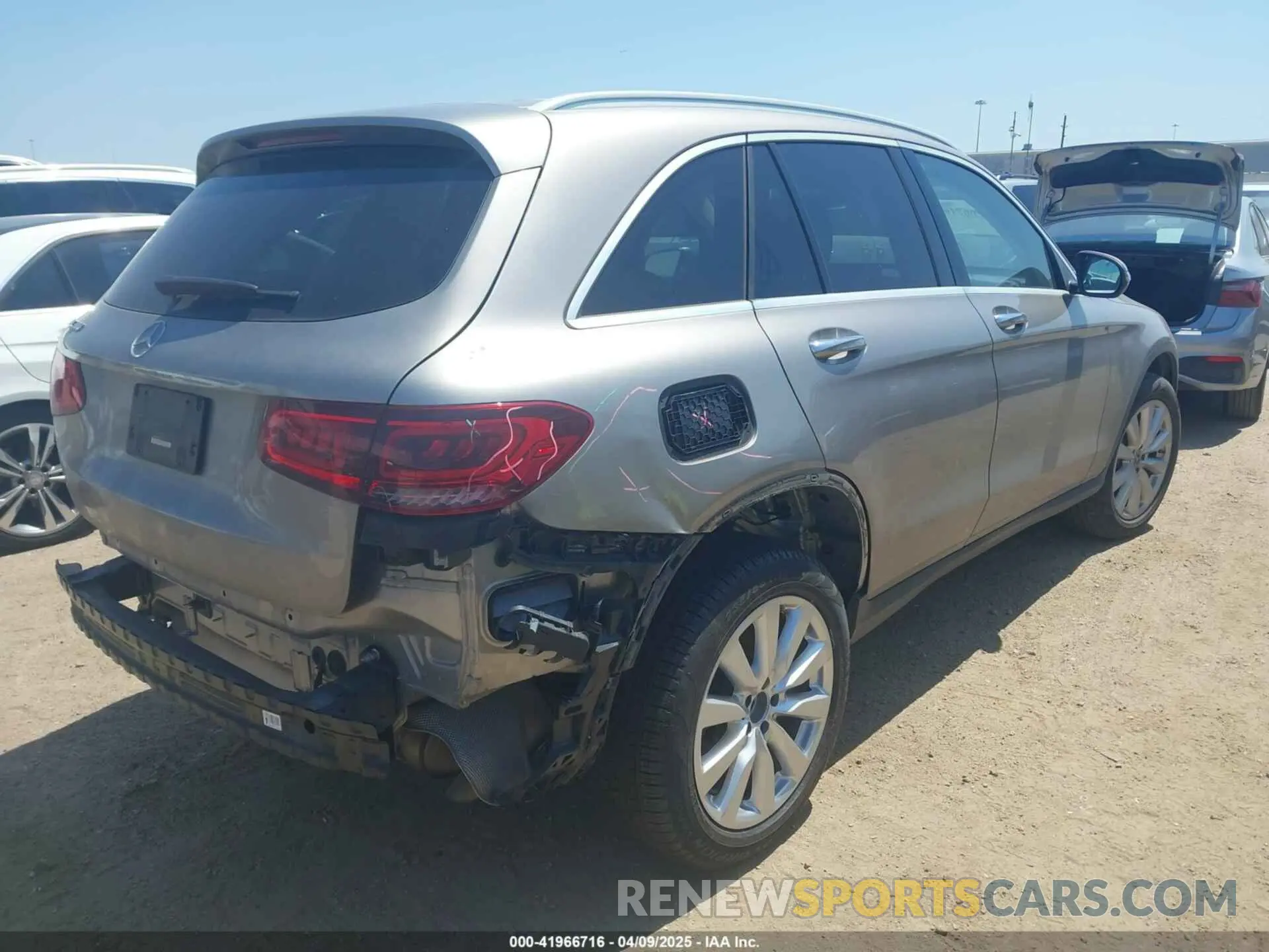 4 fotografías del automóvil dañado W1N0G8DB1LF805165 MERCEDES-BENZ GLC 300 2020