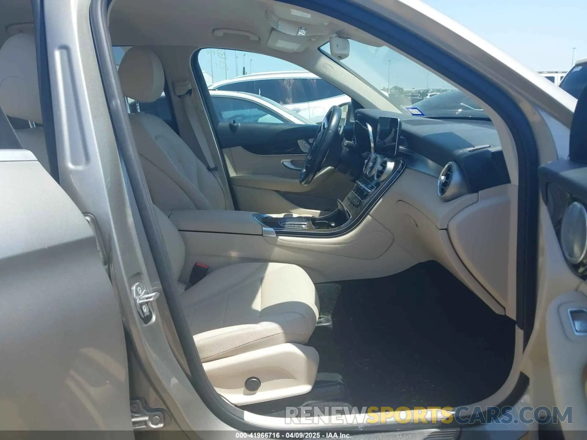 5 fotografías del automóvil dañado W1N0G8DB1LF805165 MERCEDES-BENZ GLC 300 2020