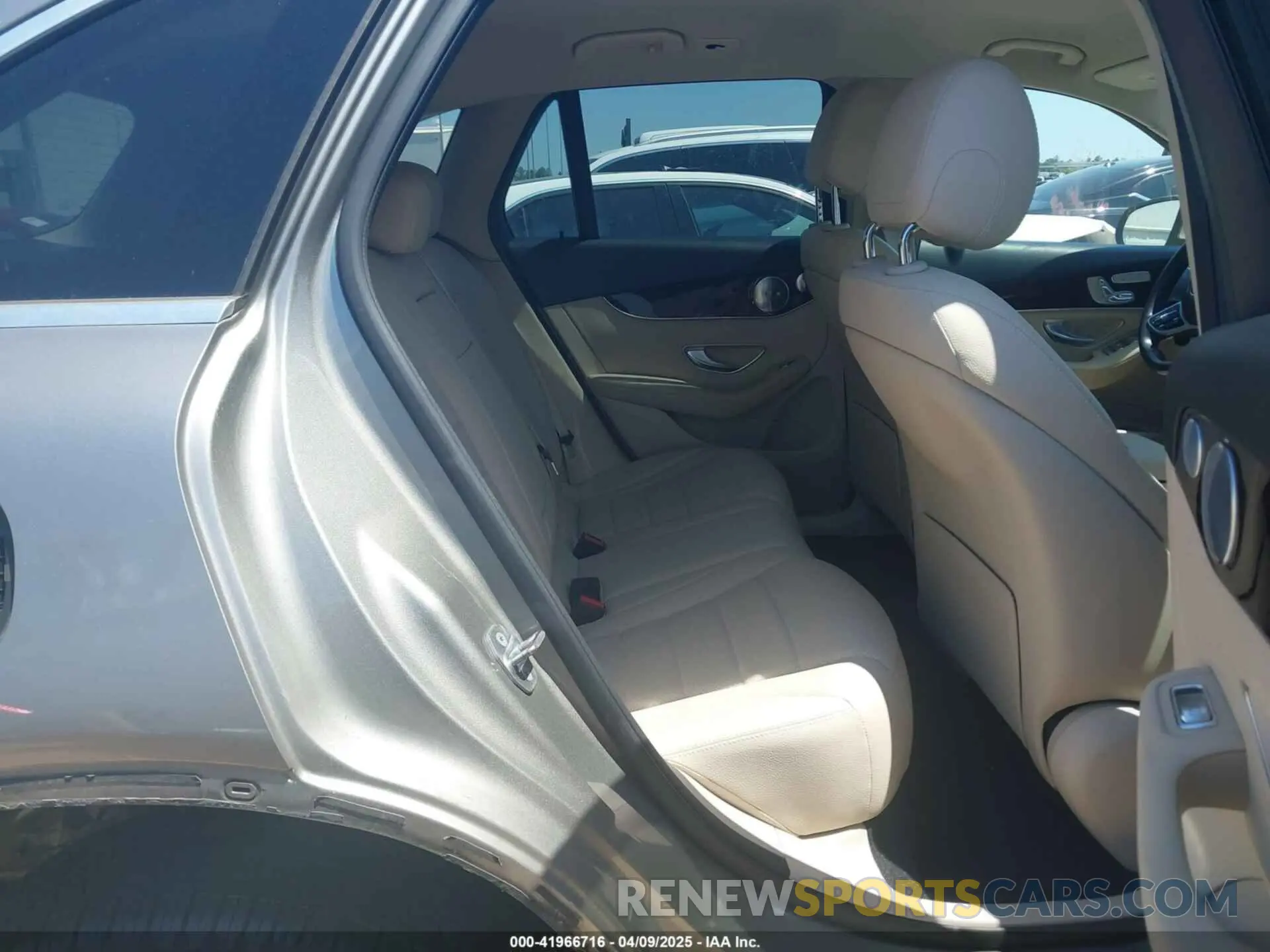 8 fotografías del automóvil dañado W1N0G8DB1LF805165 MERCEDES-BENZ GLC 300 2020