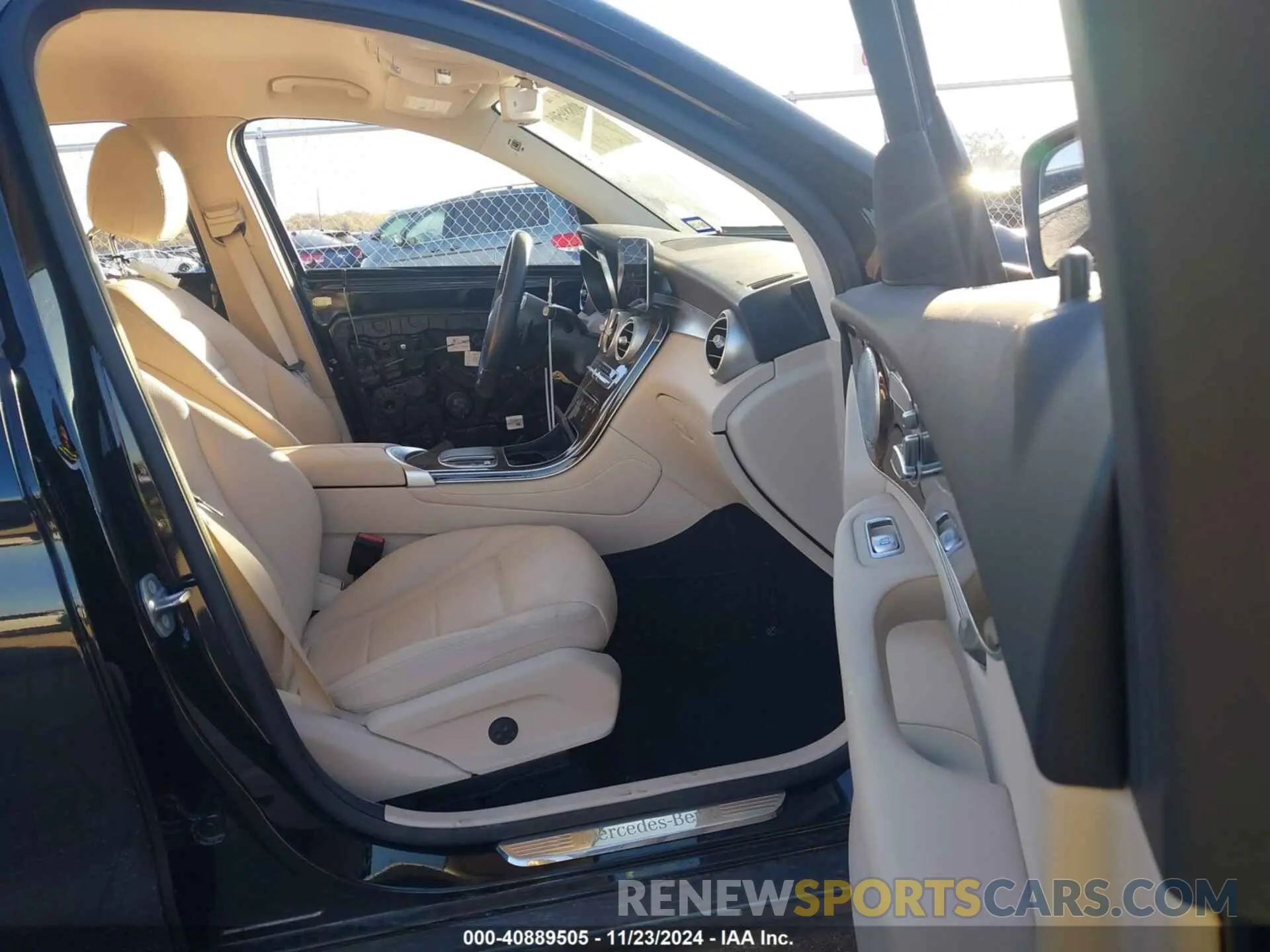 5 fotografías del automóvil dañado W1N0G8DB4LF858135 MERCEDES-BENZ GLC 300 2020