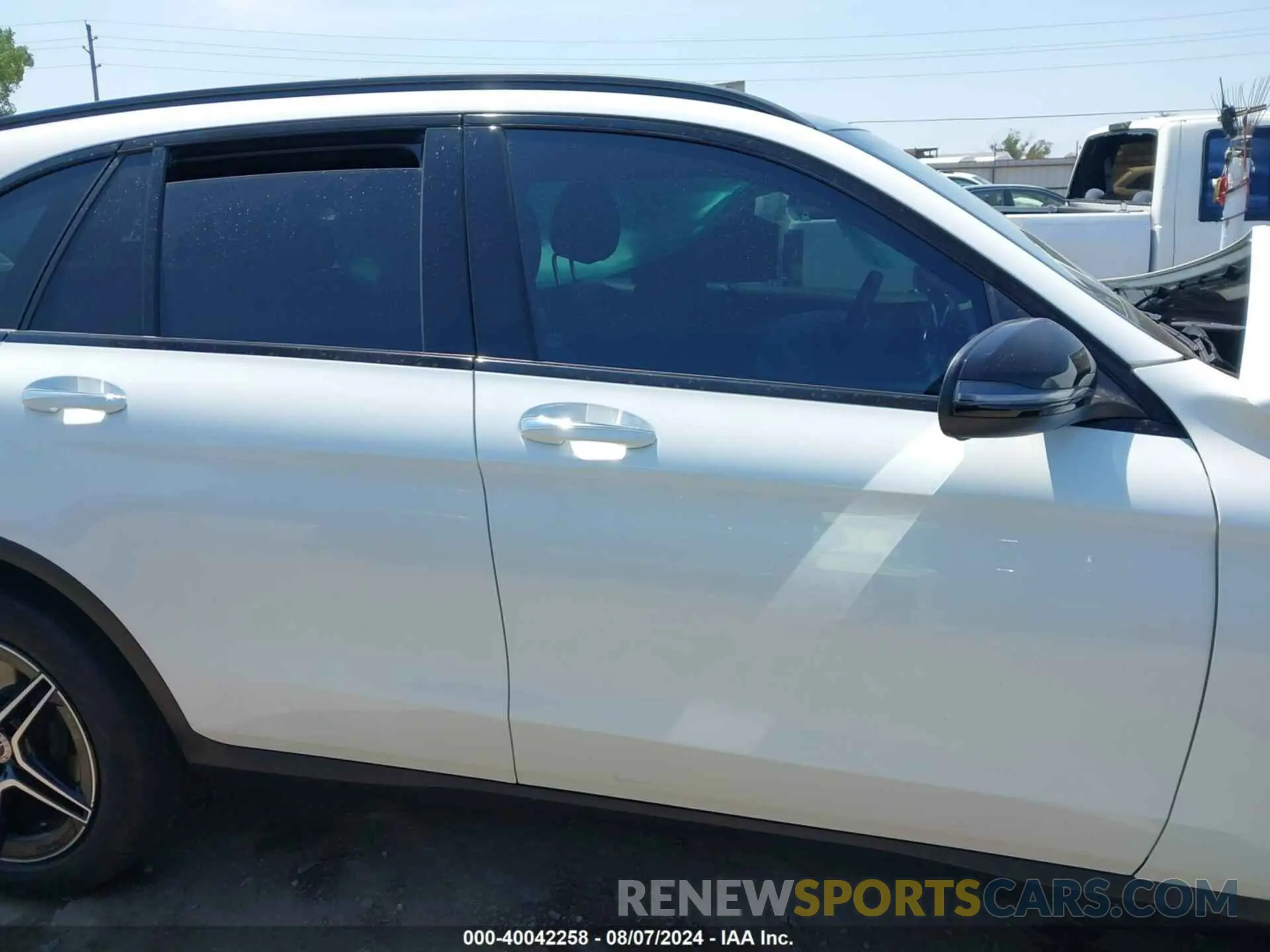 12 fotografías del automóvil dañado W1N0G8EB3LF772183 MERCEDES-BENZ GLC 300 2020