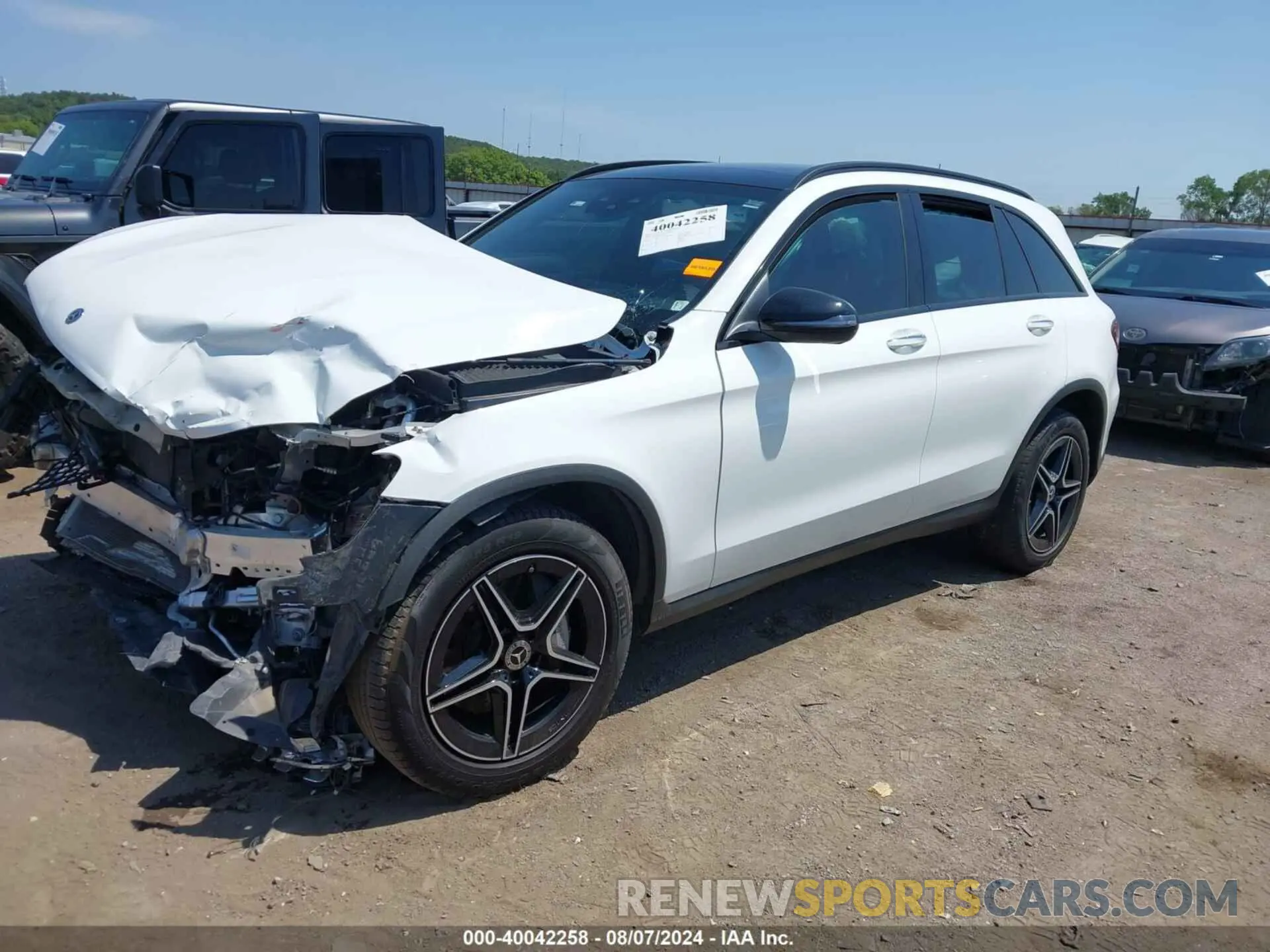 2 fotografías del automóvil dañado W1N0G8EB3LF772183 MERCEDES-BENZ GLC 300 2020