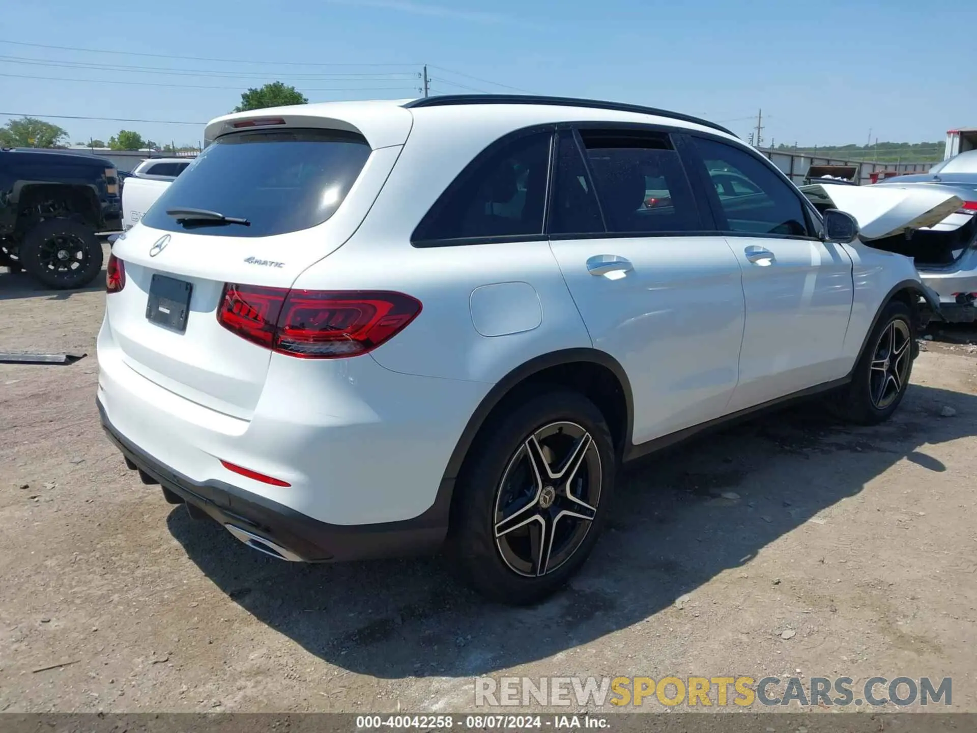 4 fotografías del automóvil dañado W1N0G8EB3LF772183 MERCEDES-BENZ GLC 300 2020