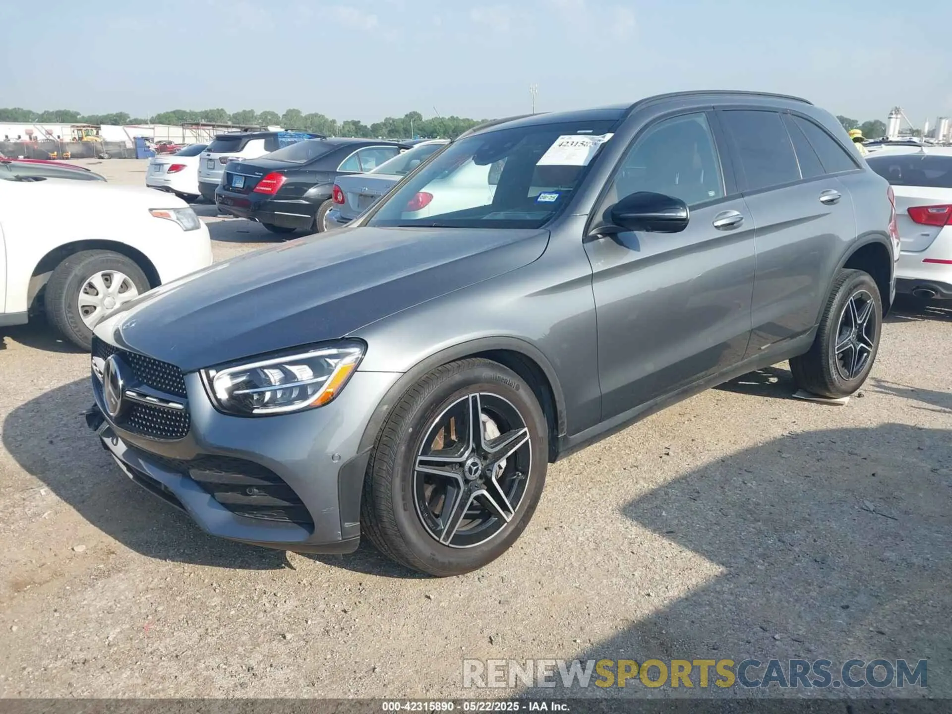 2 fotografías del automóvil dañado W1N0G8EB8LF845533 MERCEDES-BENZ GLC 300 2020