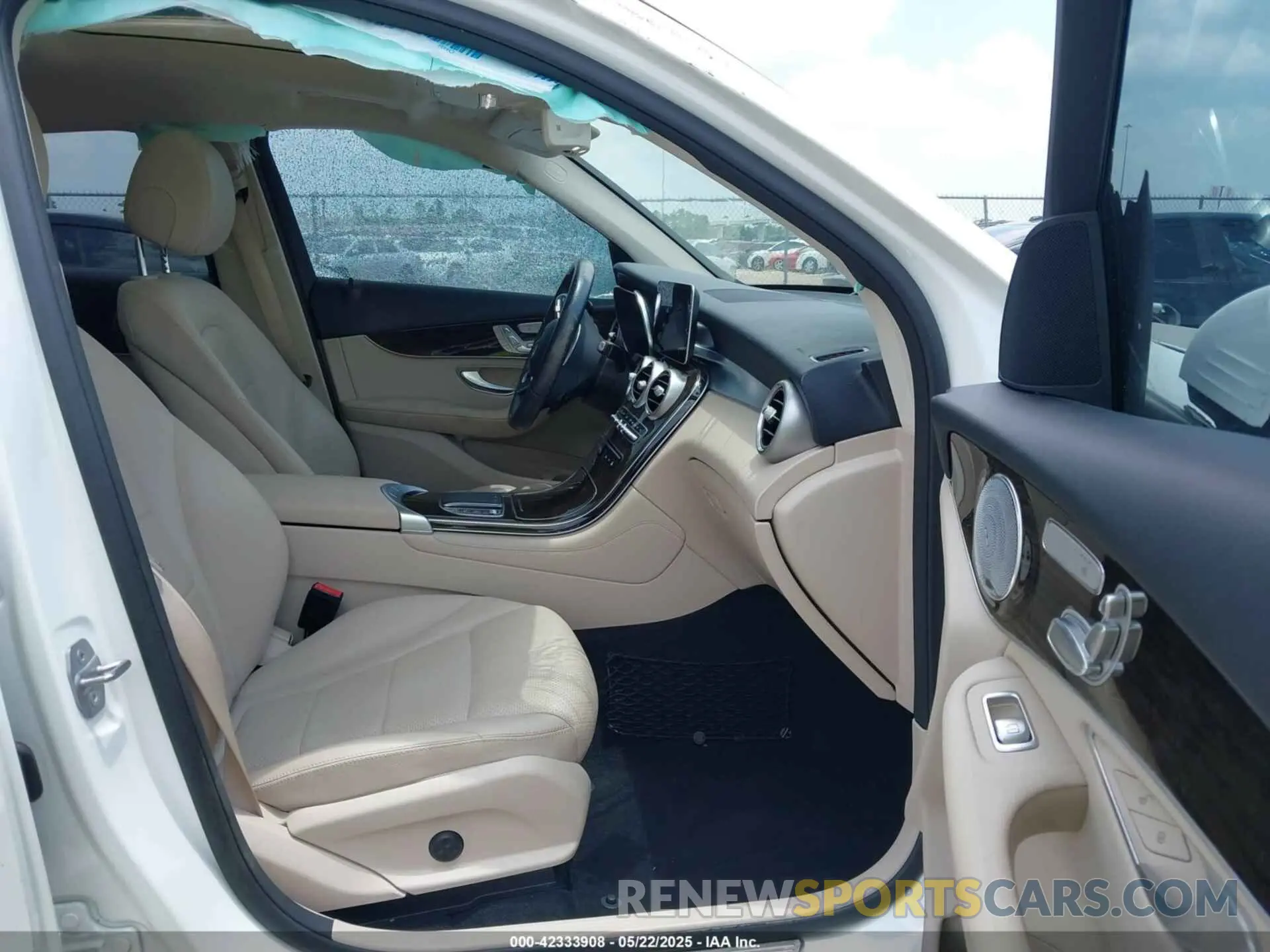 5 fotografías del automóvil dañado W1N0G8EB8LF856144 MERCEDES-BENZ GLC 300 2020