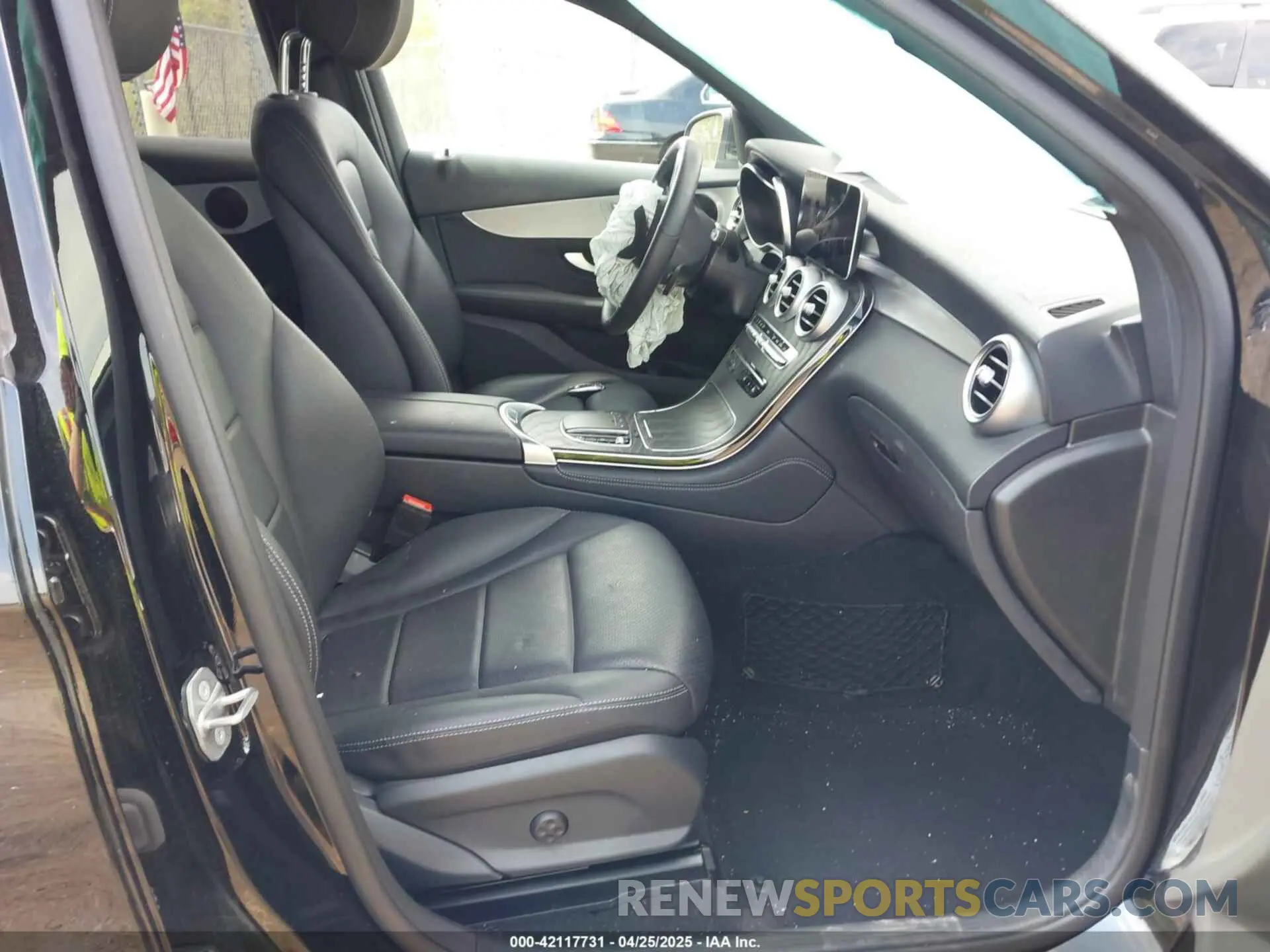 5 fotografías del automóvil dañado W1N0G8EBXLF853441 MERCEDES-BENZ GLC 300 2020
