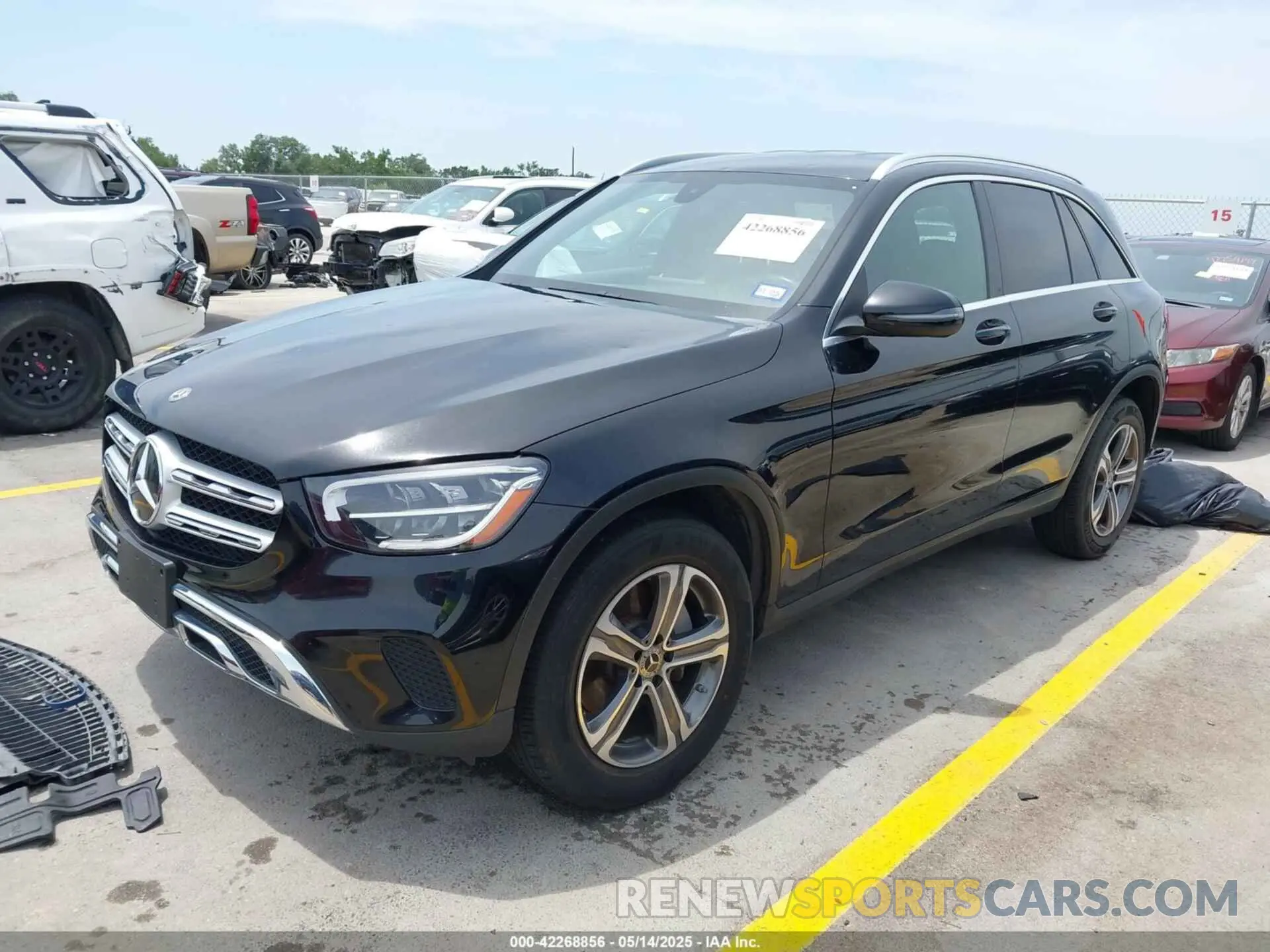 2 fotografías del automóvil dañado WDC0G8DB0LF688020 MERCEDES-BENZ GLC 300 2020