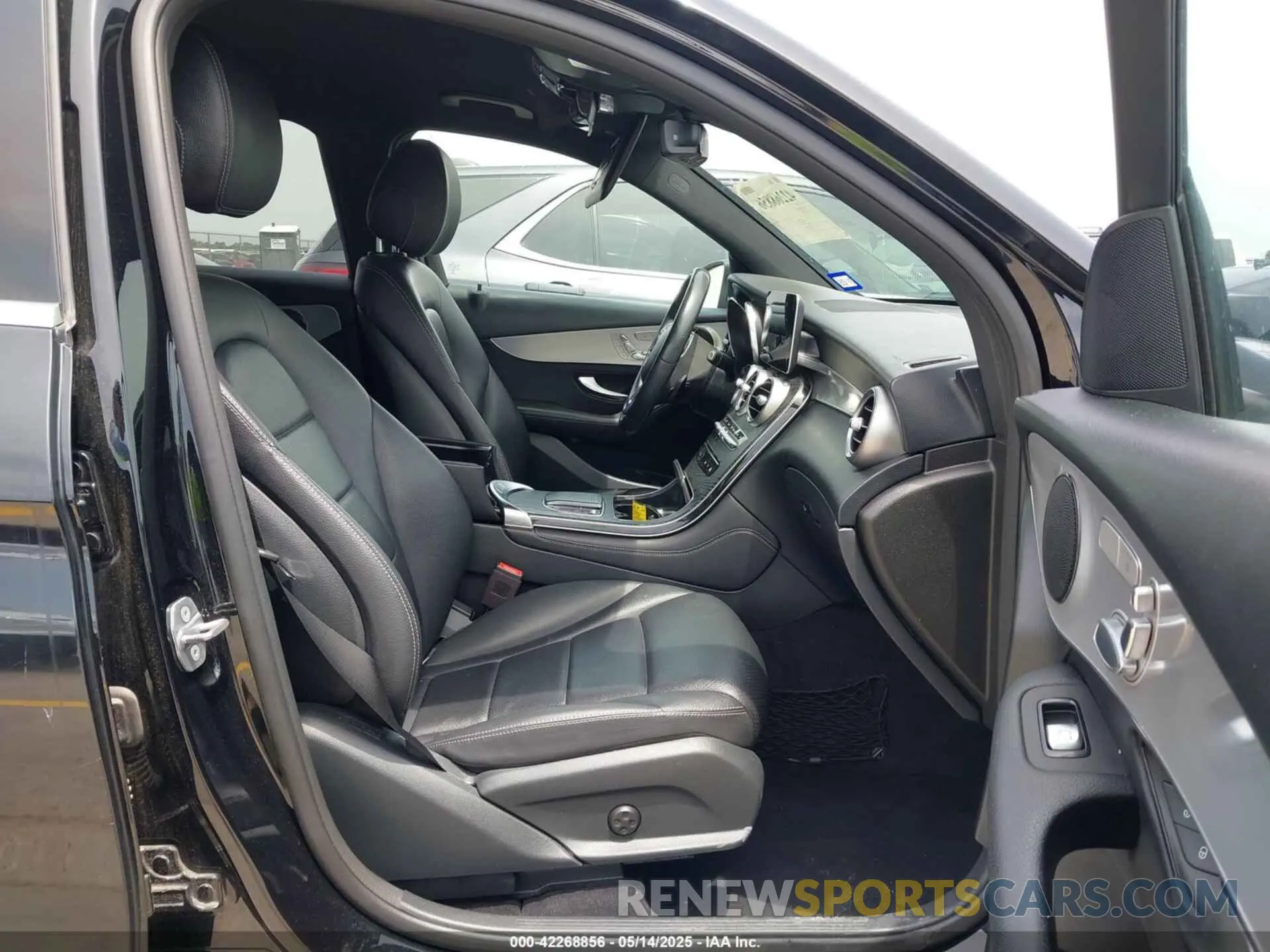 5 fotografías del automóvil dañado WDC0G8DB0LF688020 MERCEDES-BENZ GLC 300 2020