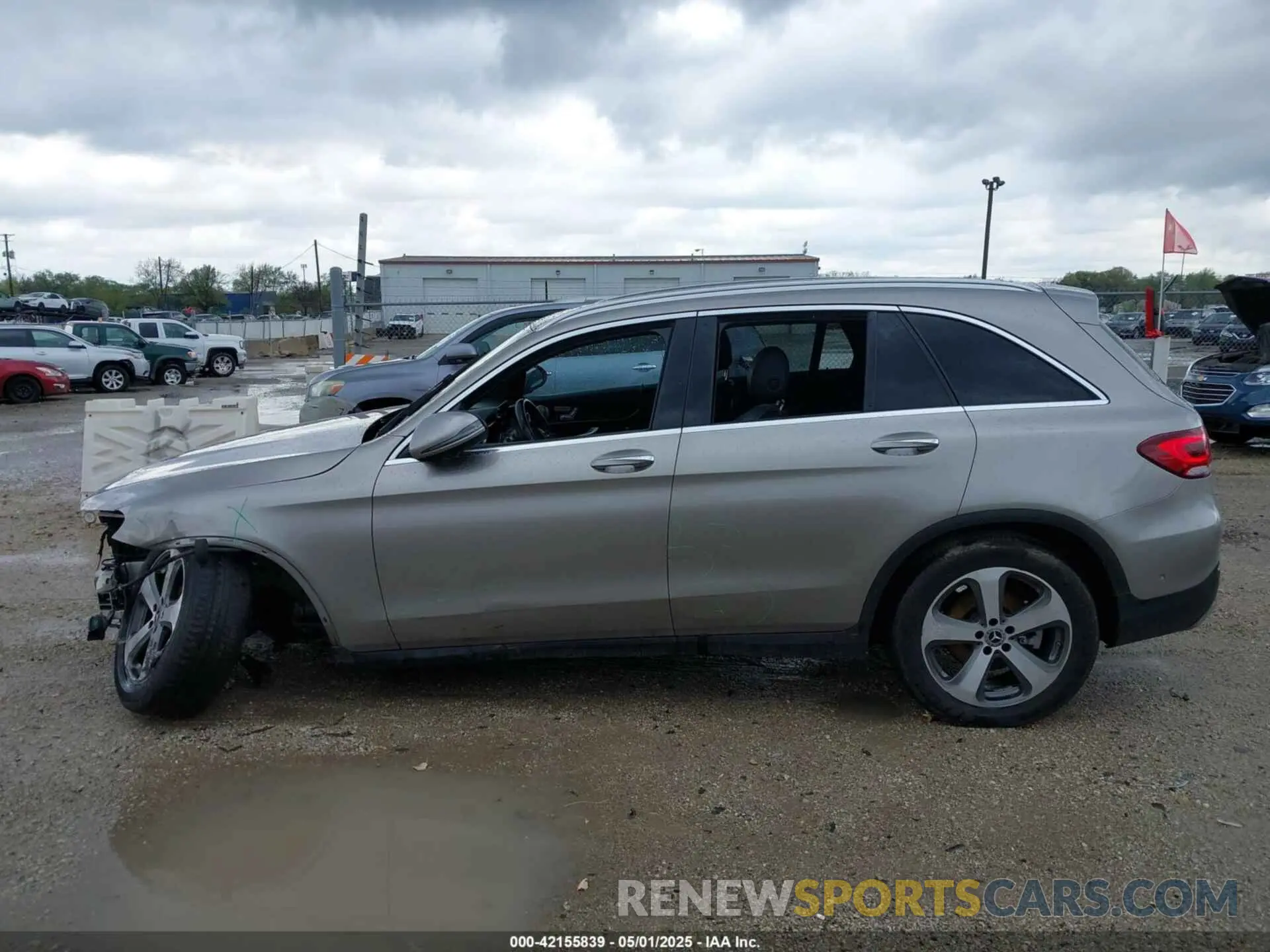14 fotografías del automóvil dañado WDC0G8EB0LF687206 MERCEDES-BENZ GLC 300 2020
