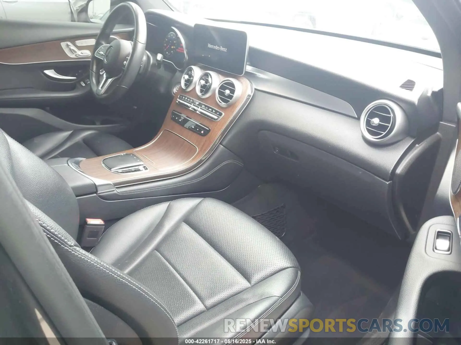5 fotografías del automóvil dañado WDC0G8EB2LF722361 MERCEDES-BENZ GLC 300 2020