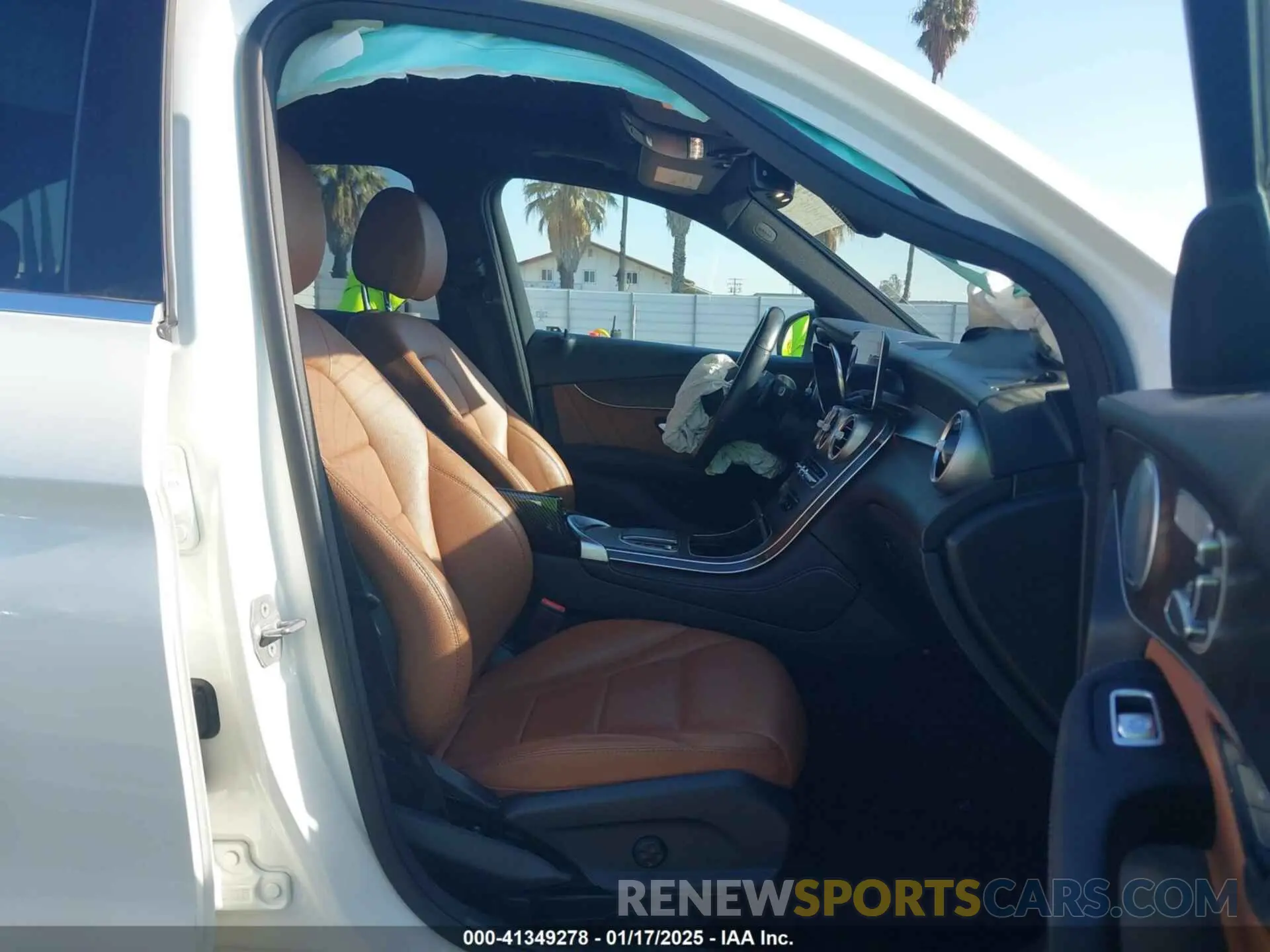 5 fotografías del automóvil dañado WDC0G8EB7LF706334 MERCEDES-BENZ GLC 300 2020