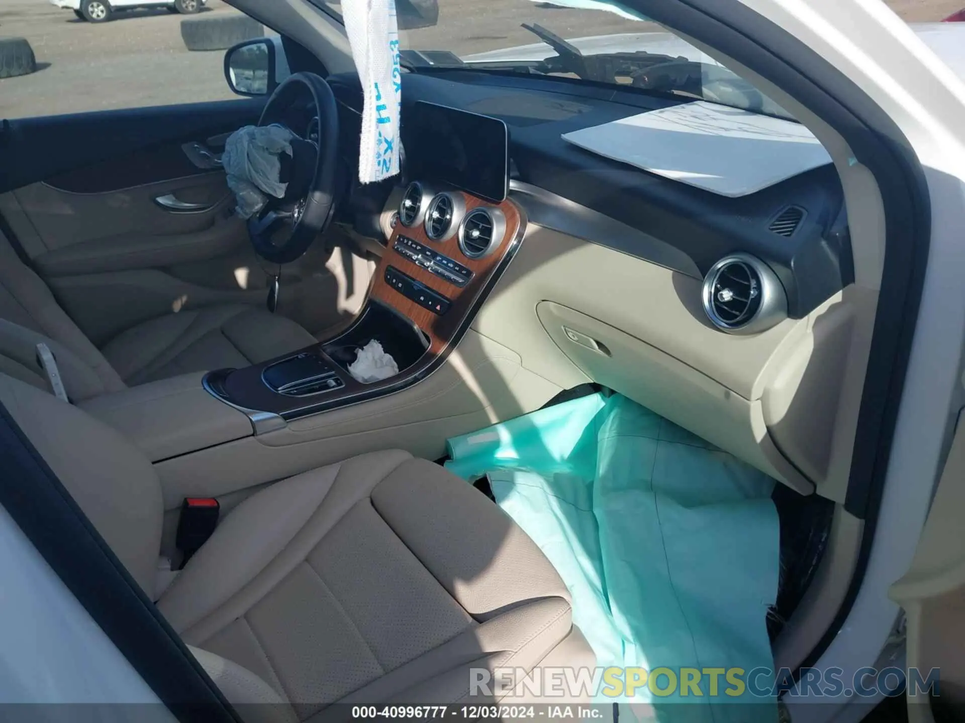 5 fotografías del automóvil dañado WDC0G8EBXLF750084 MERCEDES-BENZ GLC 300 2020