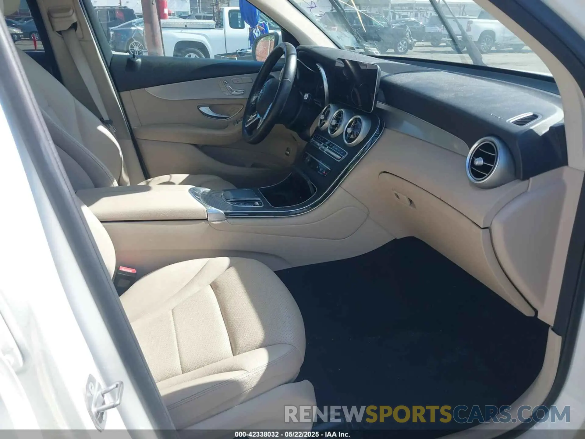 5 fotografías del automóvil dañado W1N0G8DB1MV289770 MERCEDES-BENZ GLC 300 2021