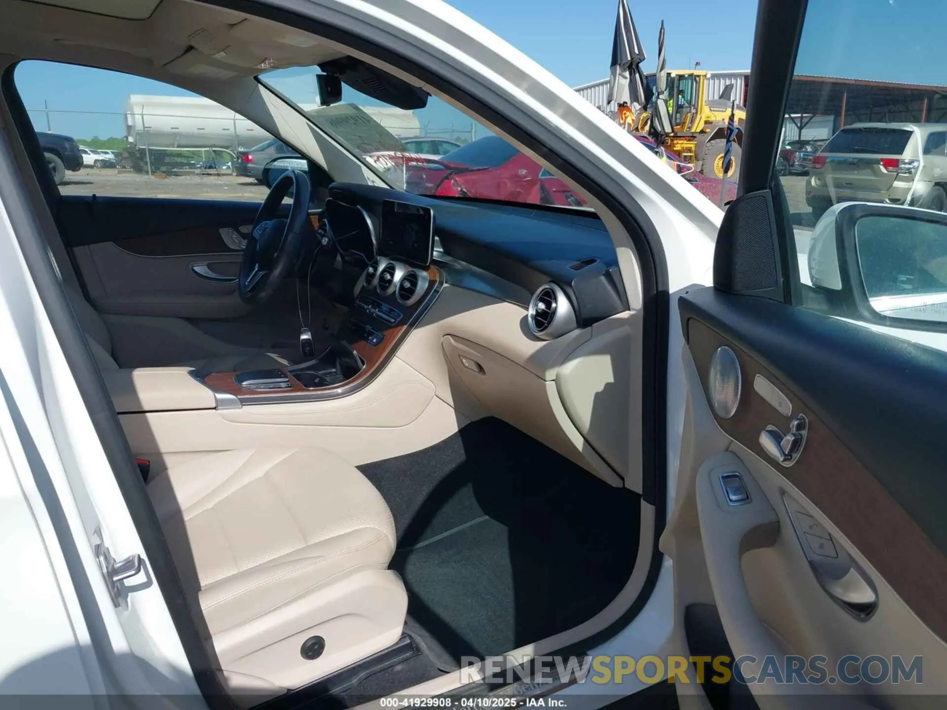 5 fotografías del automóvil dañado W1N0G8DB9MF868502 MERCEDES-BENZ GLC 300 2021