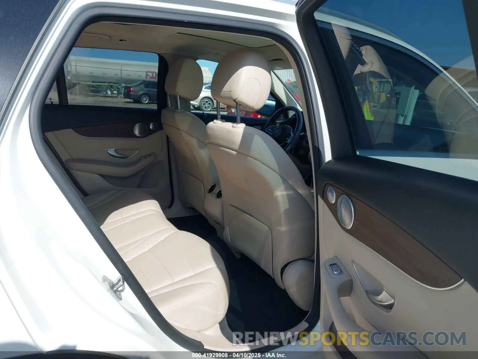 8 fotografías del automóvil dañado W1N0G8DB9MF868502 MERCEDES-BENZ GLC 300 2021