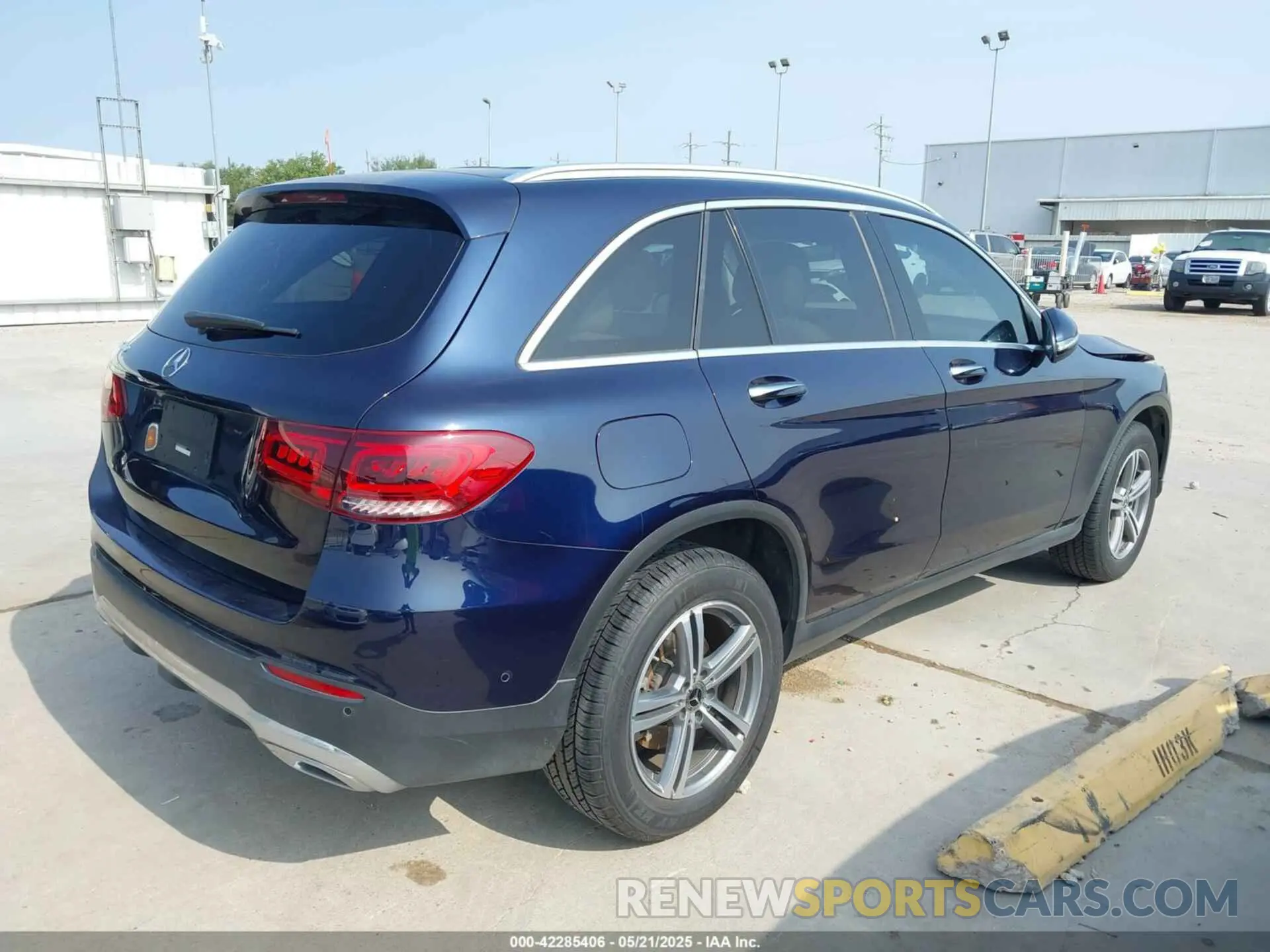 4 fotografías del automóvil dañado W1N0G8DB9MF880469 MERCEDES-BENZ GLC 300 2021