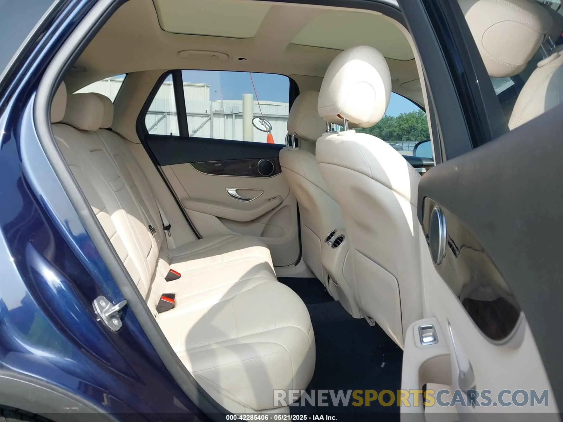 8 fotografías del automóvil dañado W1N0G8DB9MF880469 MERCEDES-BENZ GLC 300 2021