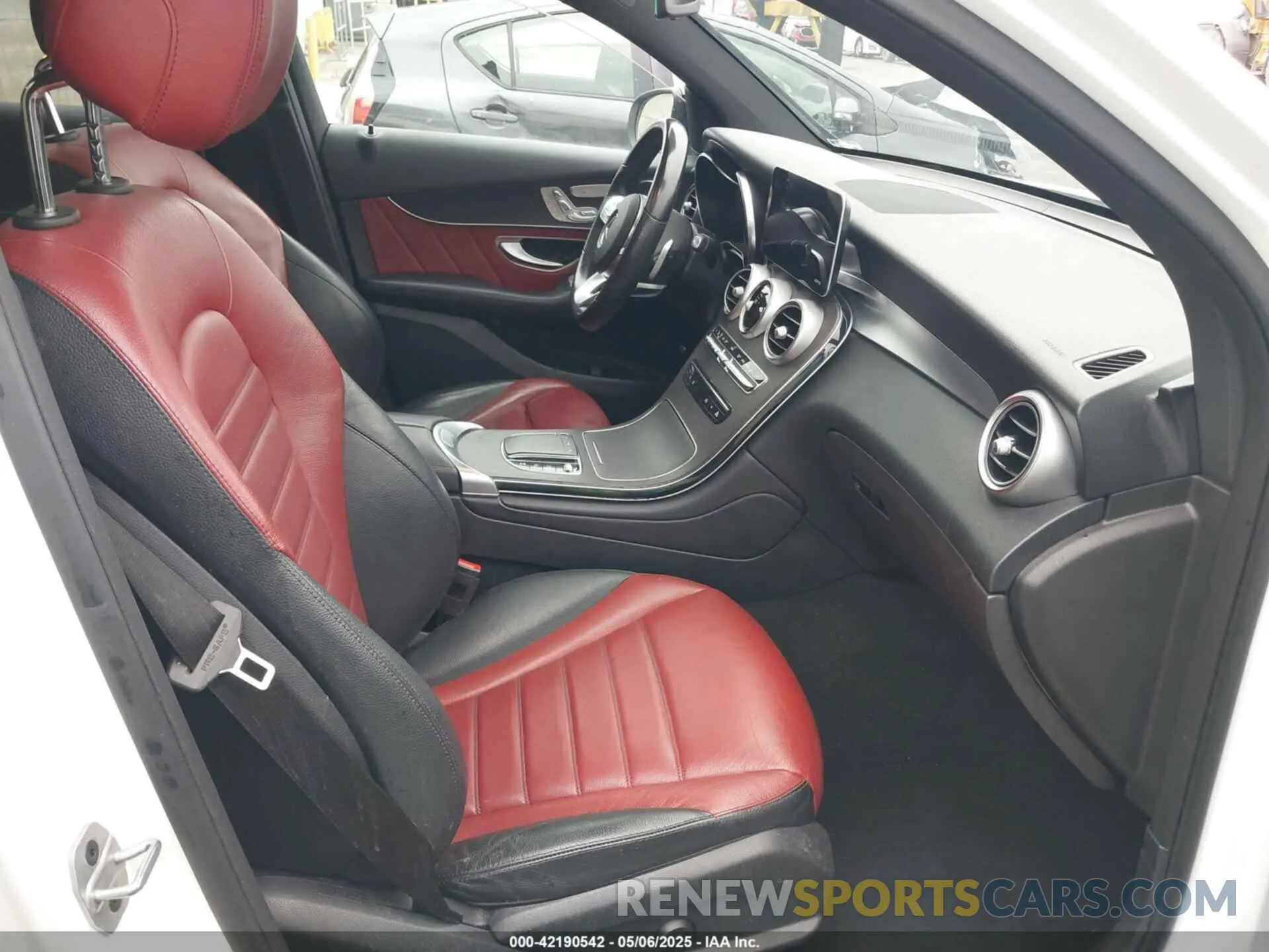 5 fotografías del automóvil dañado W1N0J8EB2MG007771 MERCEDES-BENZ GLC 300 2021