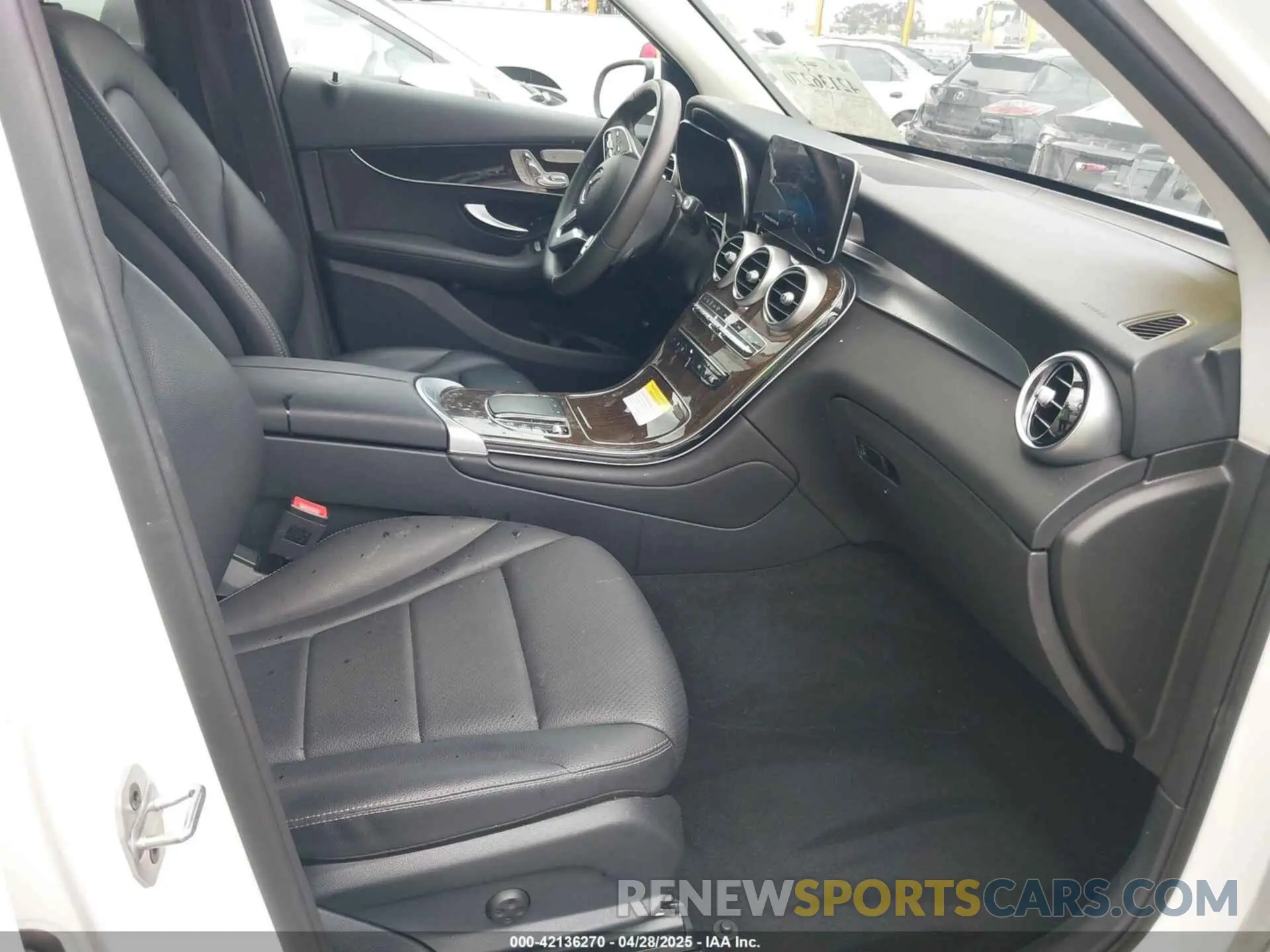 5 fotografías del automóvil dañado W1N0G8DB0NG080347 MERCEDES-BENZ GLC 300 2022