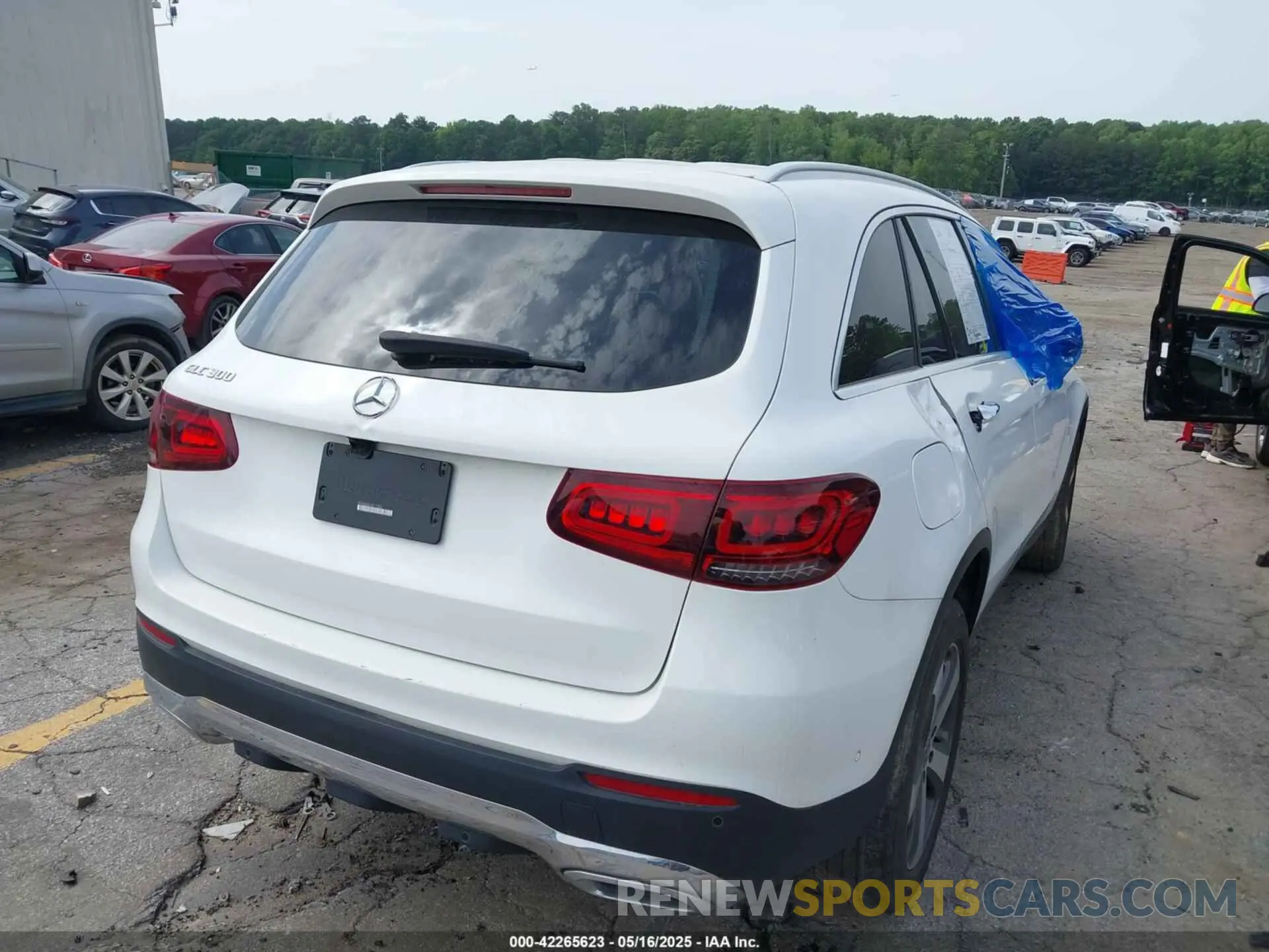 4 fotografías del automóvil dañado W1N0G8DB1NG117535 MERCEDES-BENZ GLC 300 2022