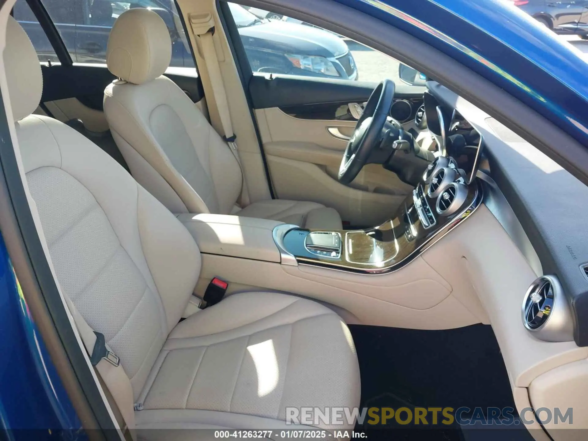 5 fotografías del automóvil dañado W1N0G8DB4NG101149 MERCEDES-BENZ GLC 300 2022