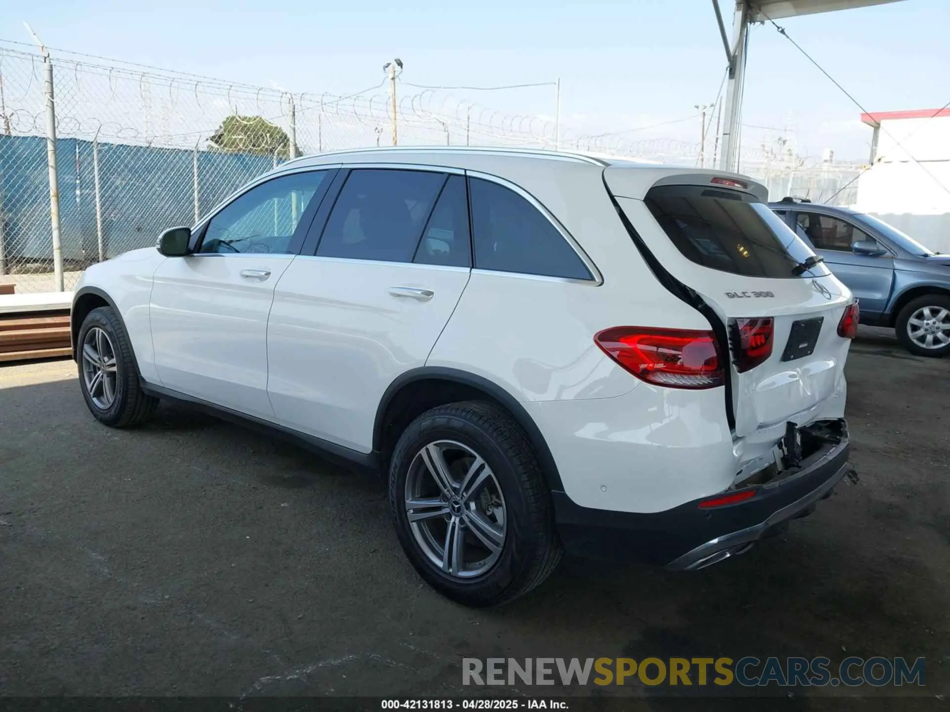 3 fotografías del automóvil dañado W1N0G8DB5NV390201 MERCEDES-BENZ GLC 300 2022
