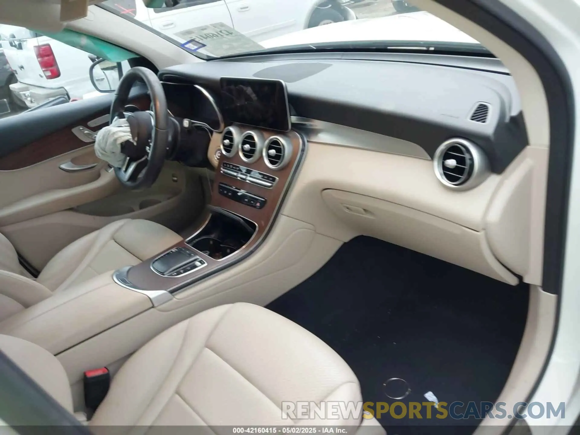 5 fotografías del automóvil dañado W1N0G8DB6NG056621 MERCEDES-BENZ GLC 300 2022