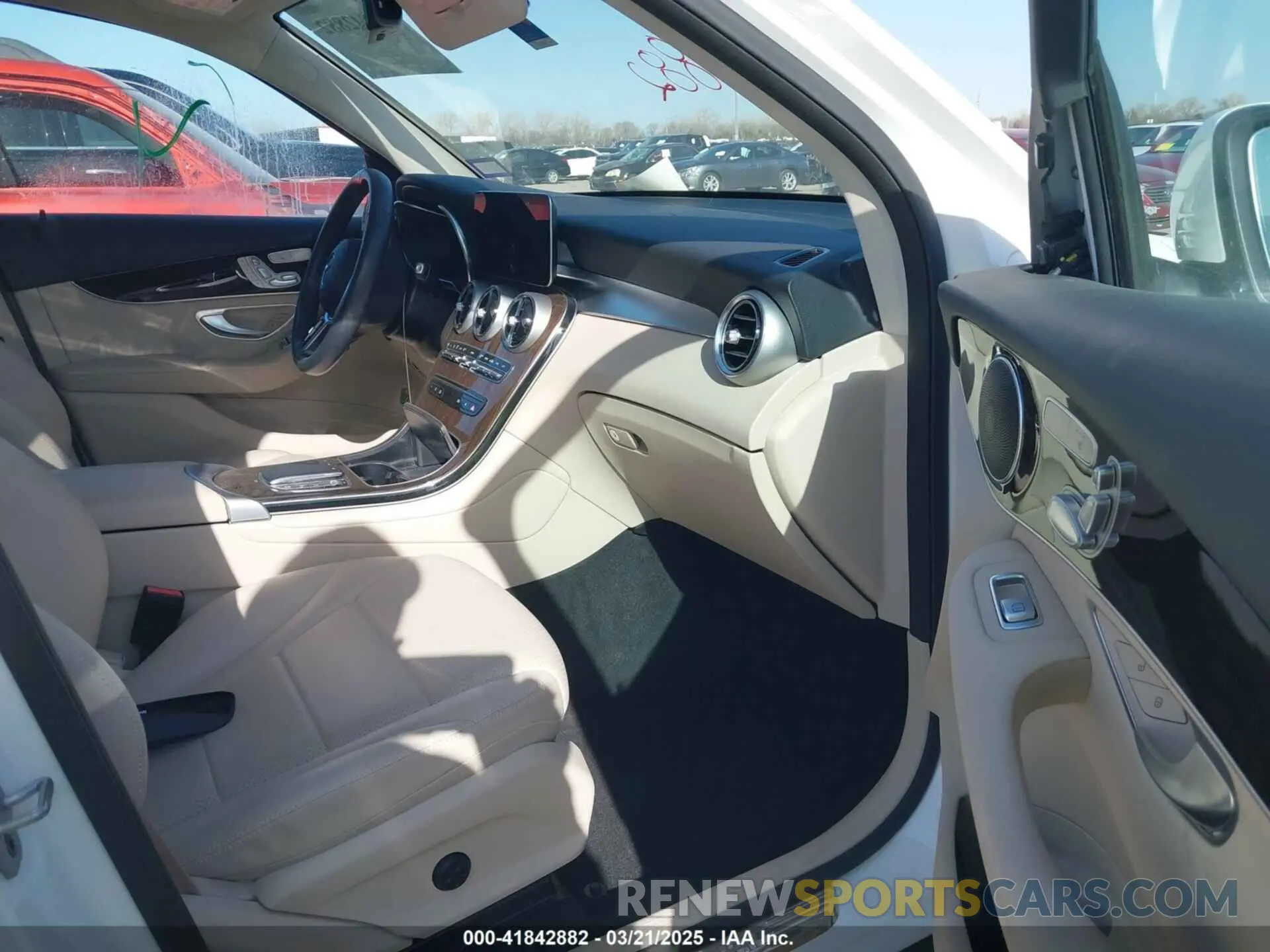 5 fotografías del automóvil dañado W1N0G8DB7NG106295 MERCEDES-BENZ GLC 300 2022