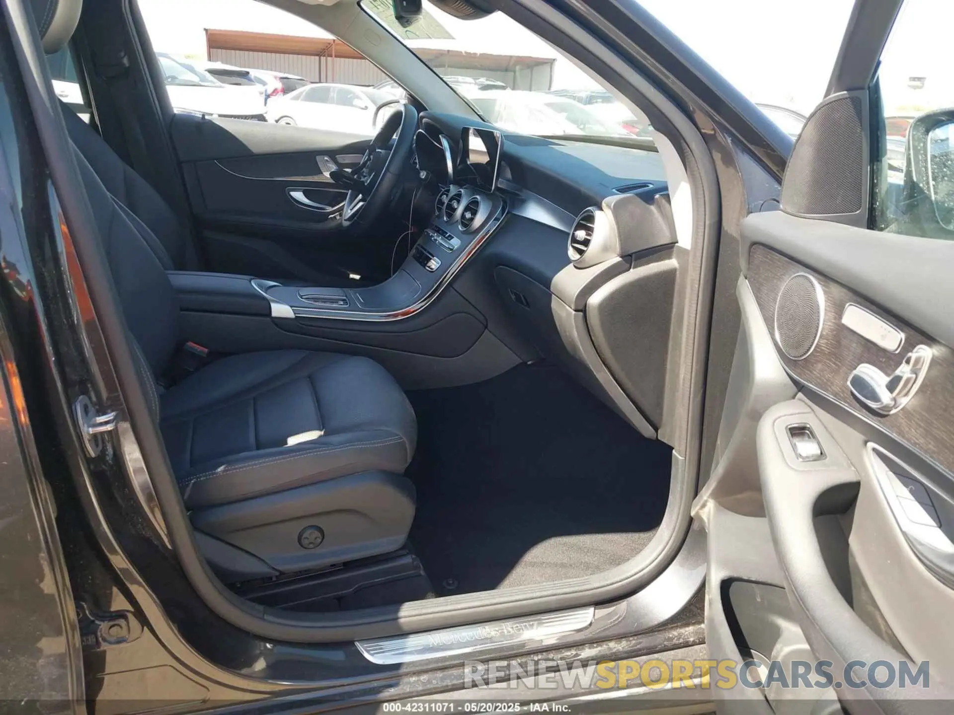 5 fotografías del automóvil dañado W1N0G8DB7NG112565 MERCEDES-BENZ GLC 300 2022