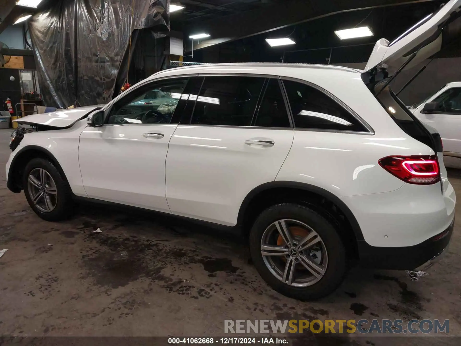 3 fotografías del automóvil dañado W1N0G8EB1NV327465 MERCEDES-BENZ GLC 300 2022
