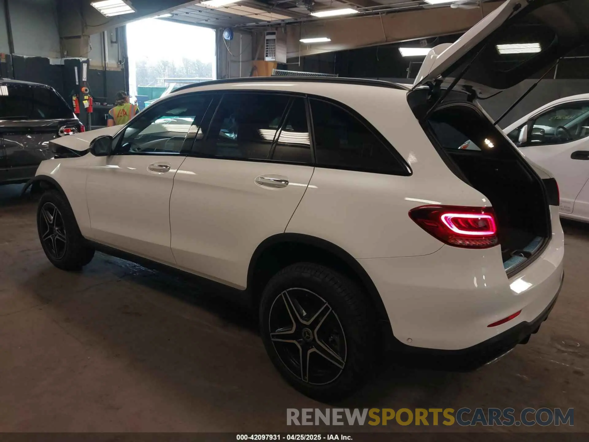 3 fotografías del automóvil dañado W1N0G8EB2NV351757 MERCEDES-BENZ GLC 300 2022