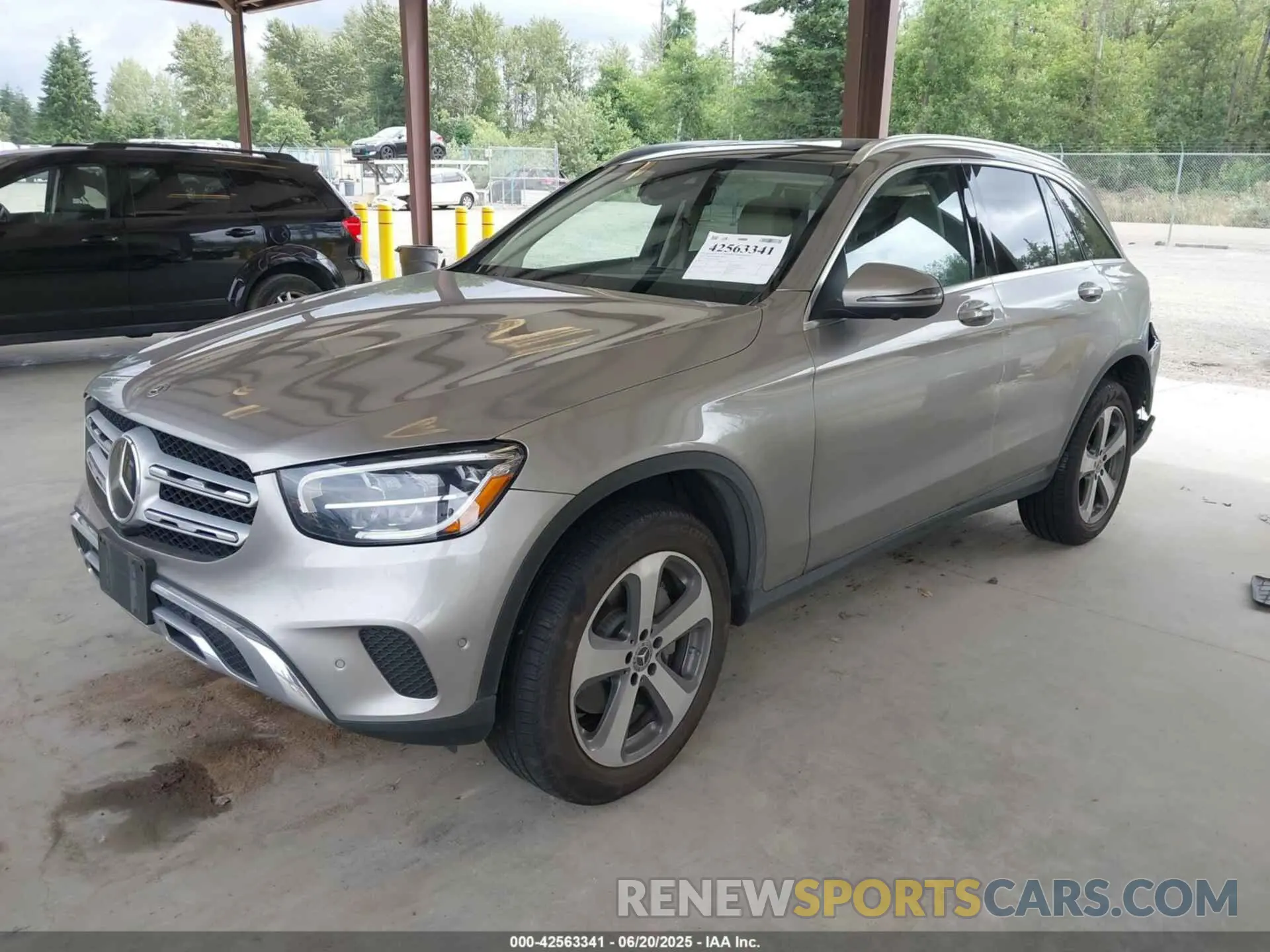 2 fotografías del automóvil dañado W1N0G8EB2NV388131 MERCEDES-BENZ GLC 300 2022