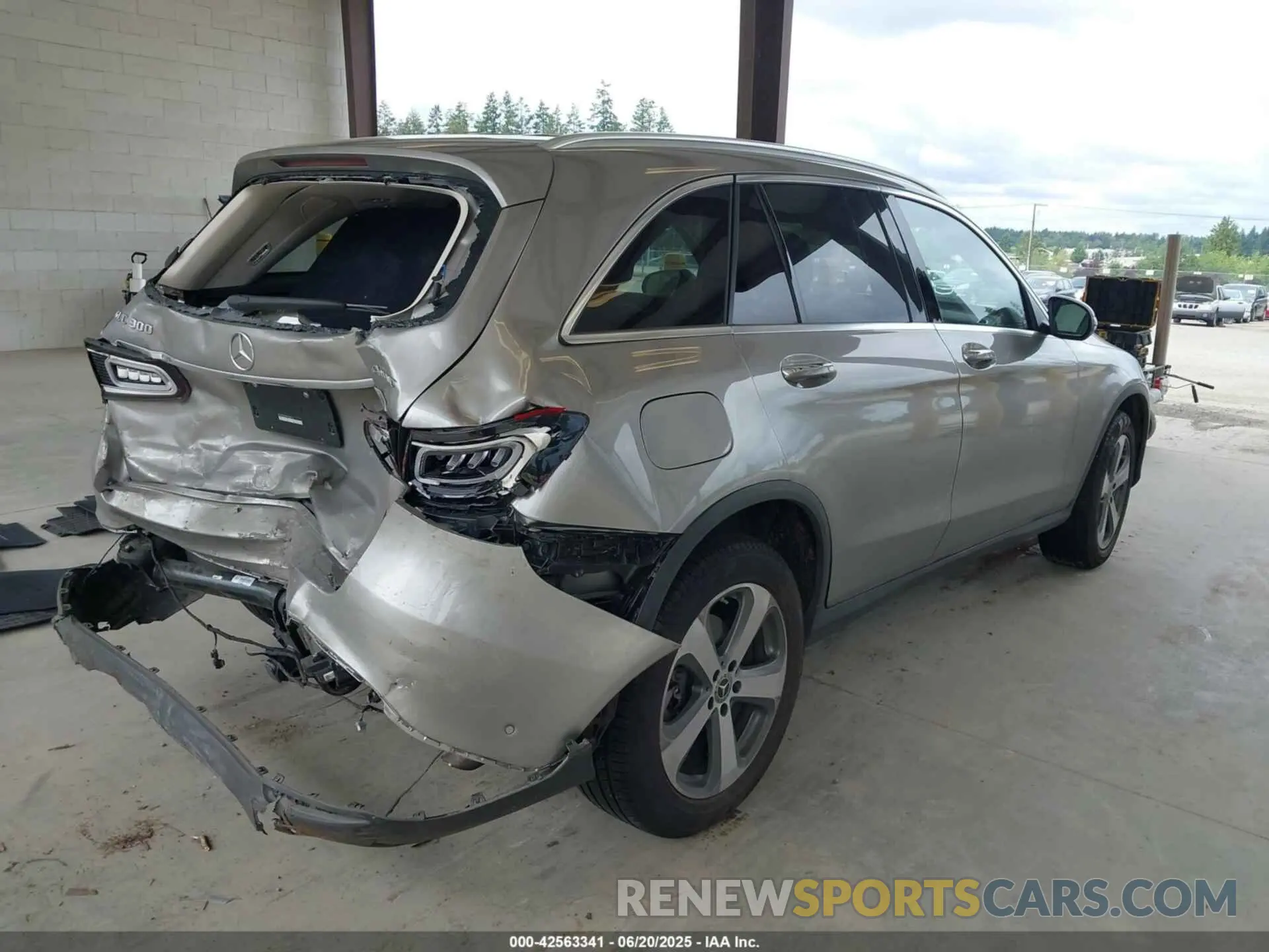 4 fotografías del automóvil dañado W1N0G8EB2NV388131 MERCEDES-BENZ GLC 300 2022